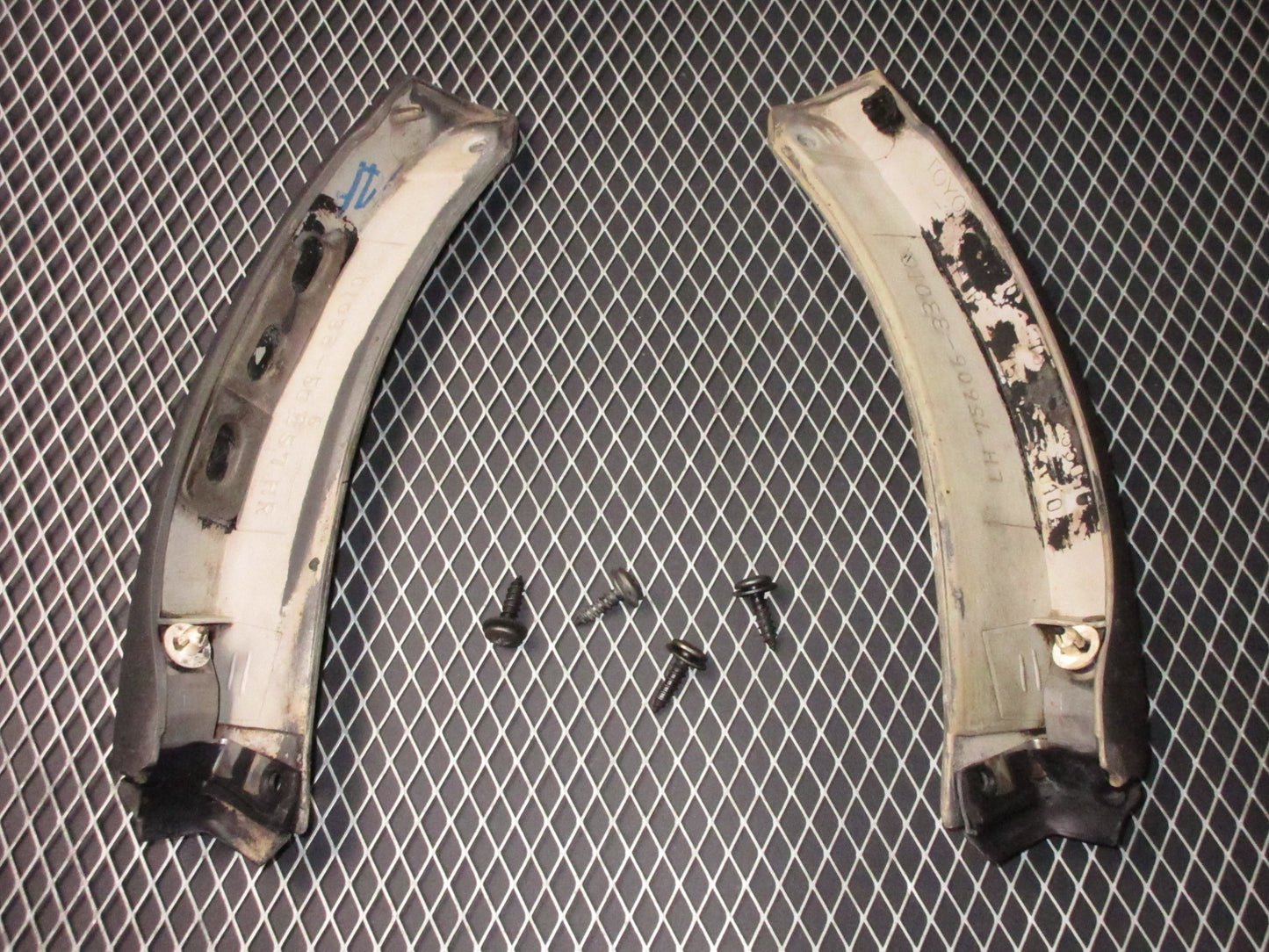 92 93 Lexus ES300 OEM Rear Exterior Rocker Panel Corner Moulding Trim - Set