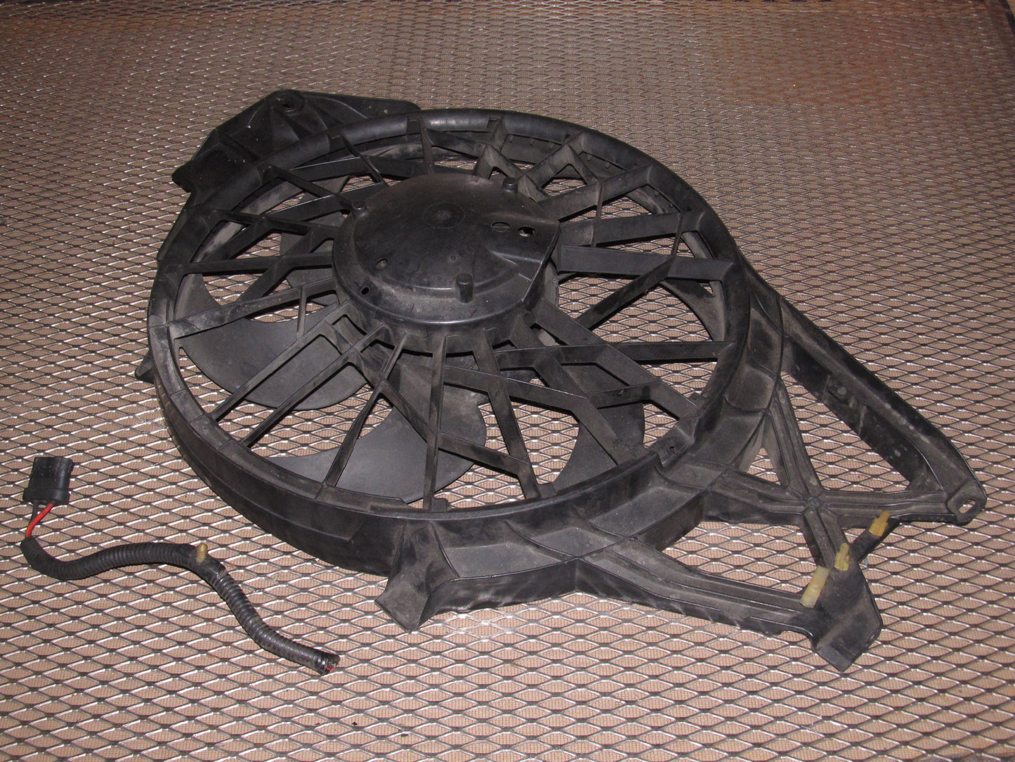 94-98 Ford Mustang 3.8L V6 OEM AC Engine Cooling Fan