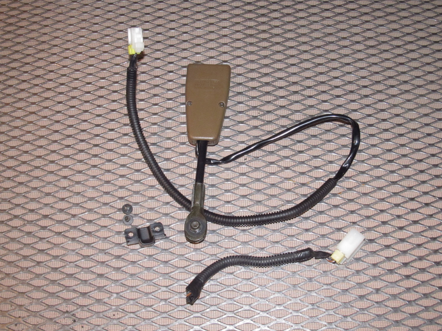 87 88 89 Nissan 300zx OEM Front Seat Belt Buckle - Right