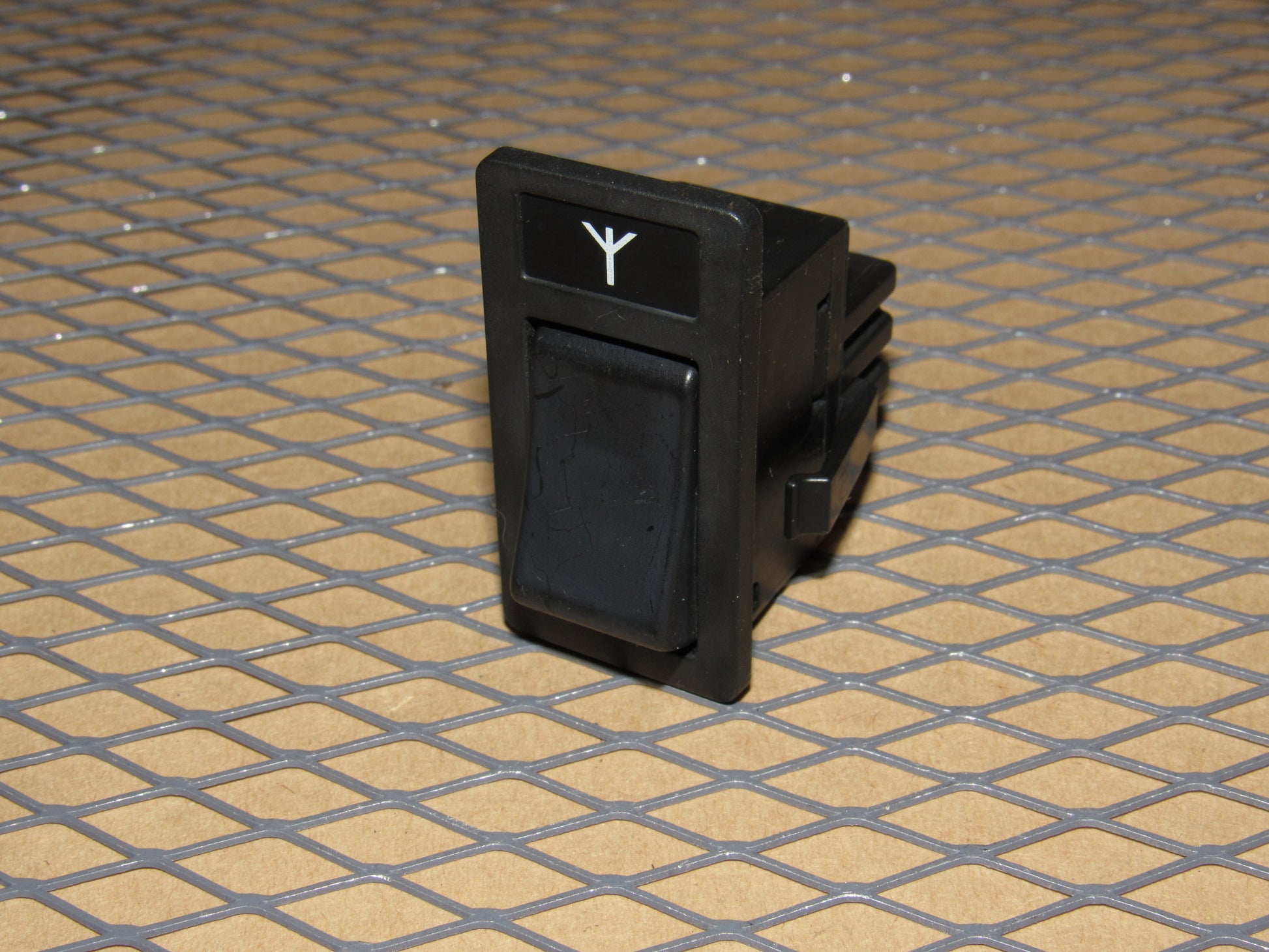 88 89 90 Volvo 760 OEM Power Antenna Switch