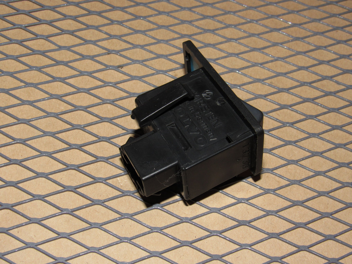 88 89 90 Volvo 760 OEM Power Antenna Switch