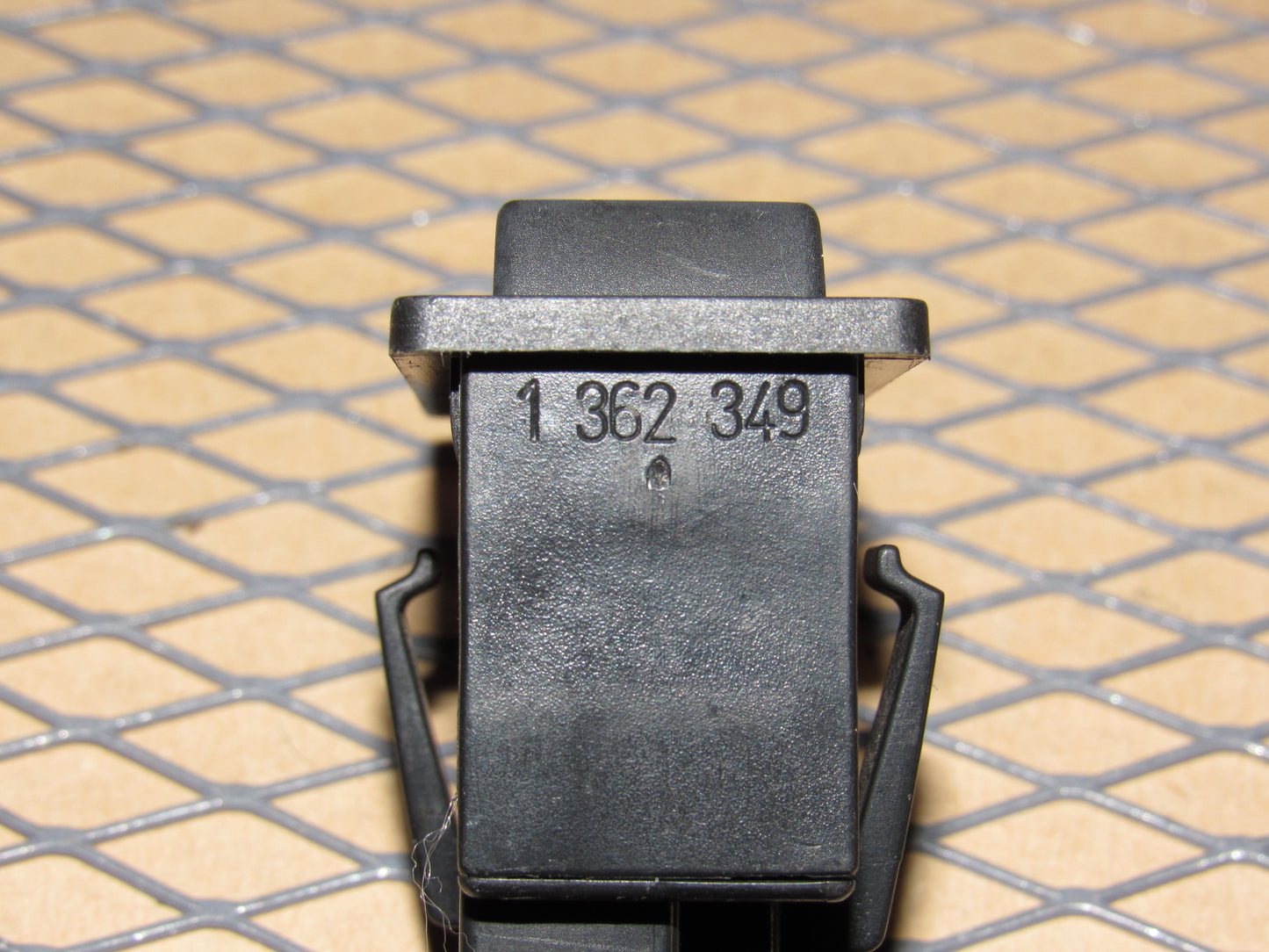 88 89 90 Volvo 760 OEM Power Antenna Switch