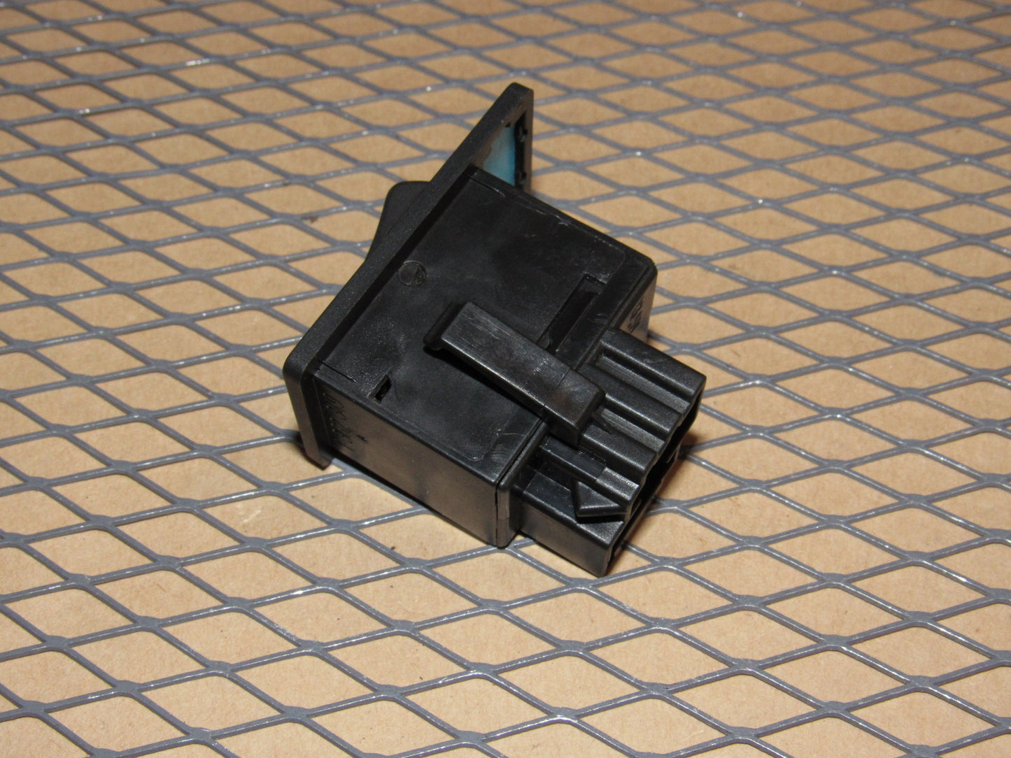 88 89 90 Volvo 760 OEM Power Antenna Switch