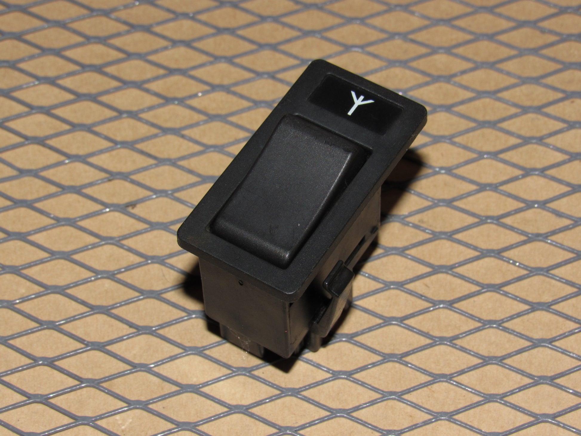 88 89 90 Volvo 760 OEM Power Antenna Switch
