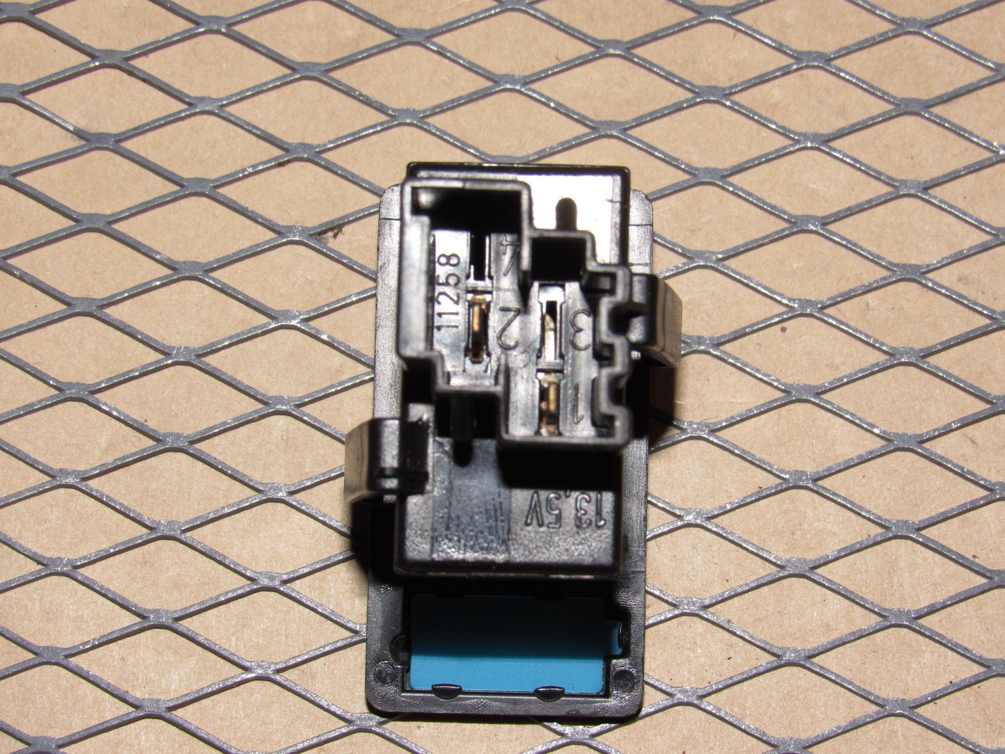88 89 90 Volvo 760 OEM Power Antenna Switch