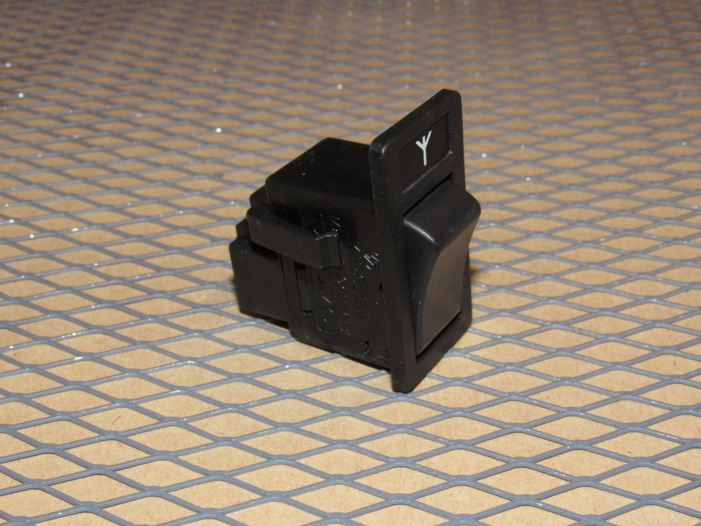 88 89 90 Volvo 760 OEM Power Antenna Switch