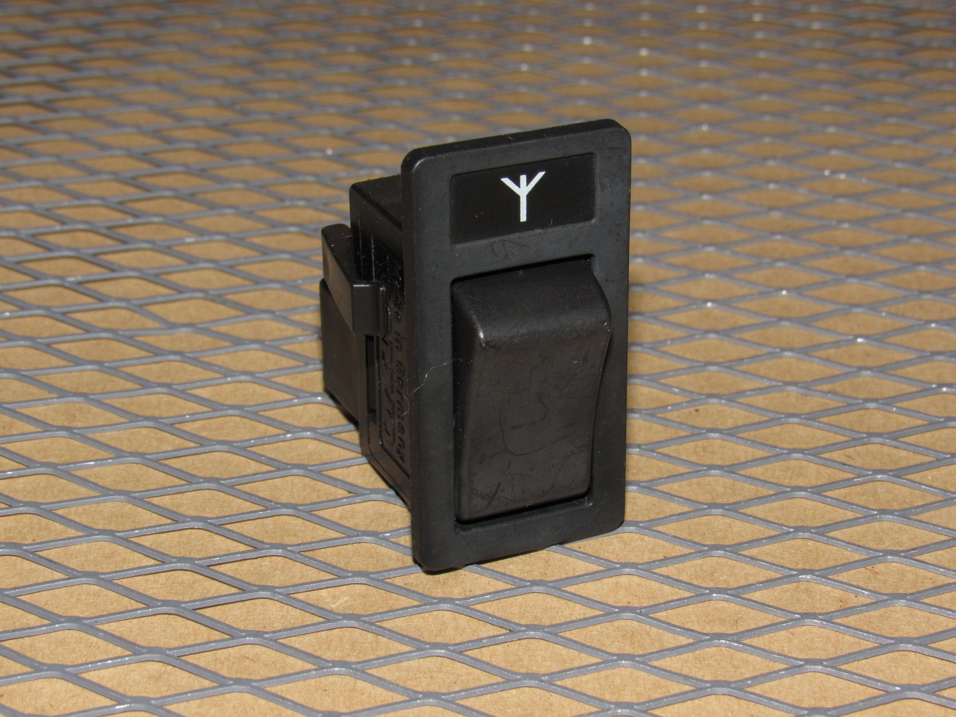 88 89 90 Volvo 760 OEM Power Antenna Switch