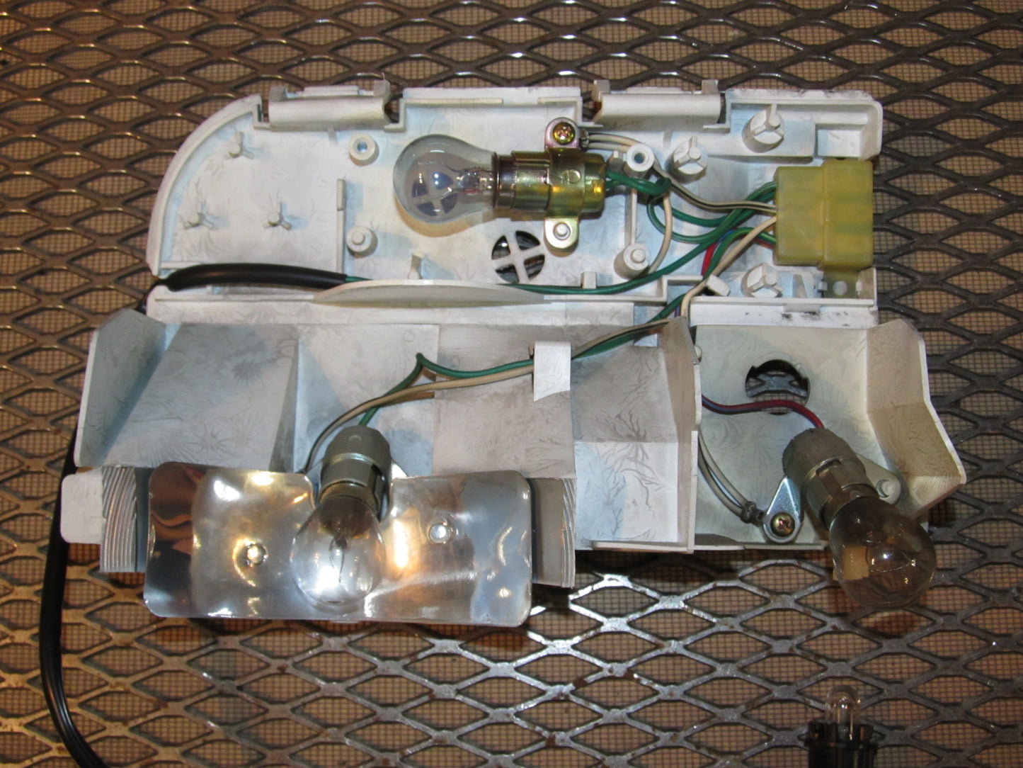 85 86 Toyota MR2 OEM Tail Light Bulb Socket Panel - Left