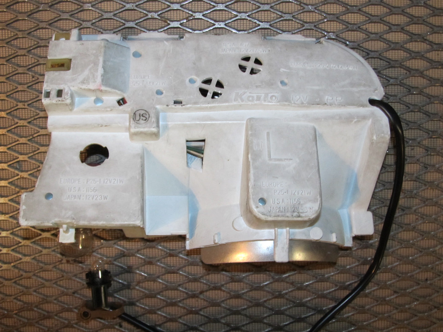 85 86 Toyota MR2 OEM Tail Light Bulb Socket Panel - Left