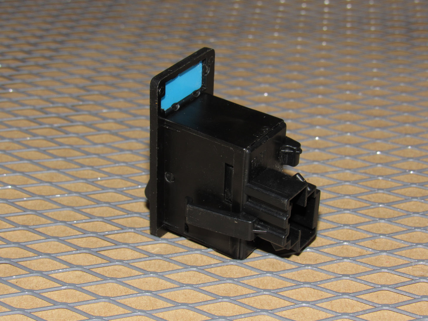 88 89 90 Volvo 760 OEM Power Antenna Switch