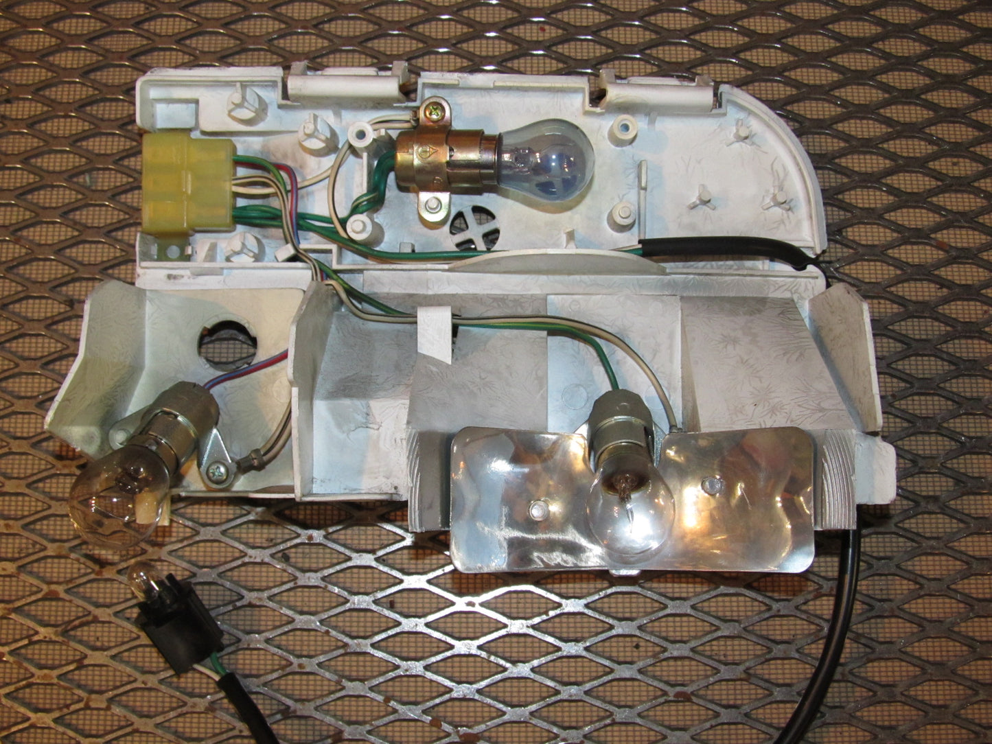 85 86 Toyota MR2 OEM Tail Light Bulb Socket Panel - Right