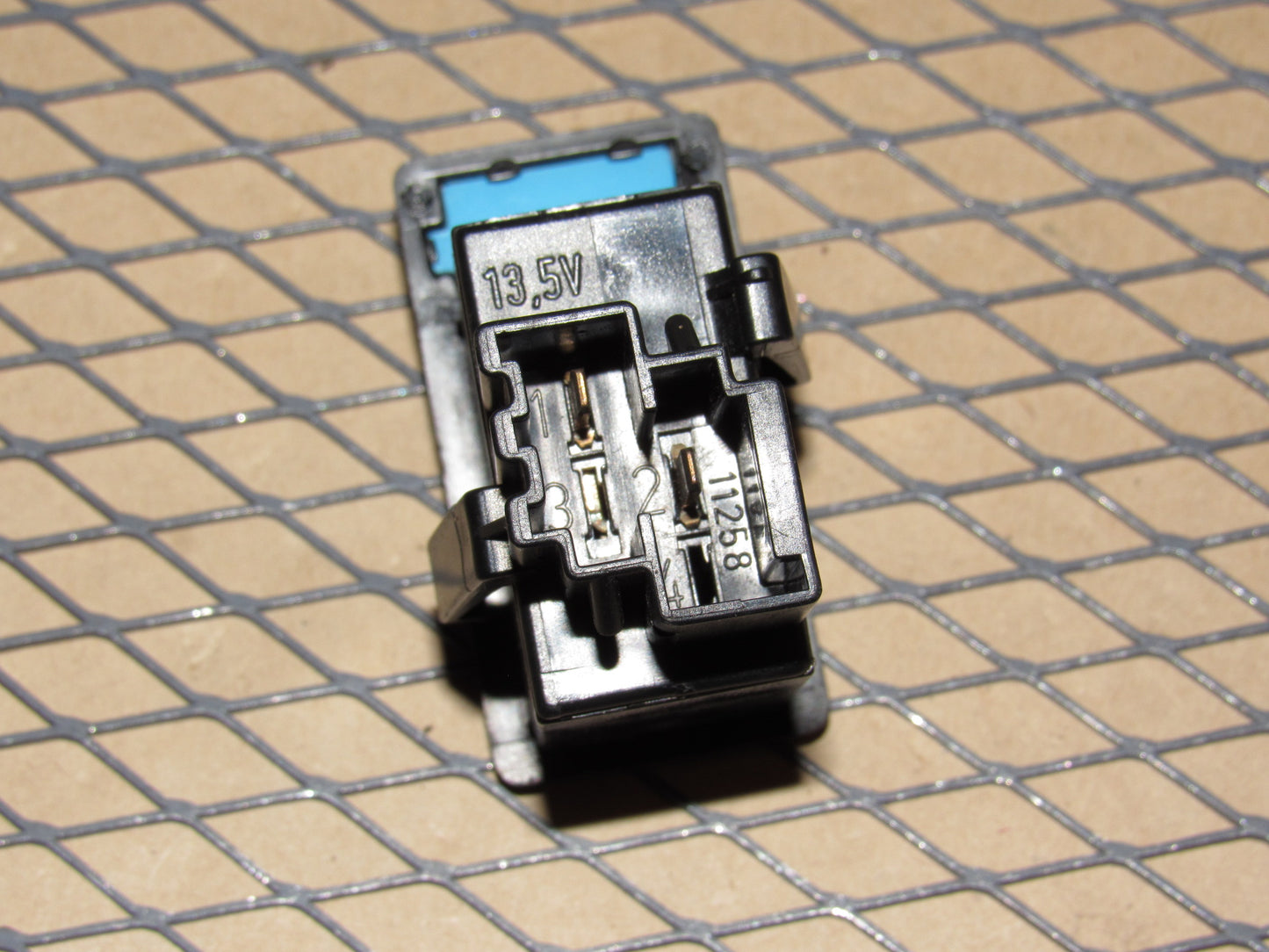 88 89 90 Volvo 760 OEM Power Antenna Switch