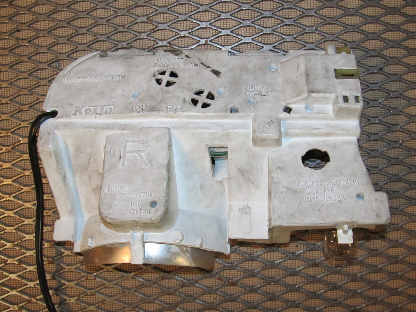 85 86 Toyota MR2 OEM Tail Light Bulb Socket Panel - Right