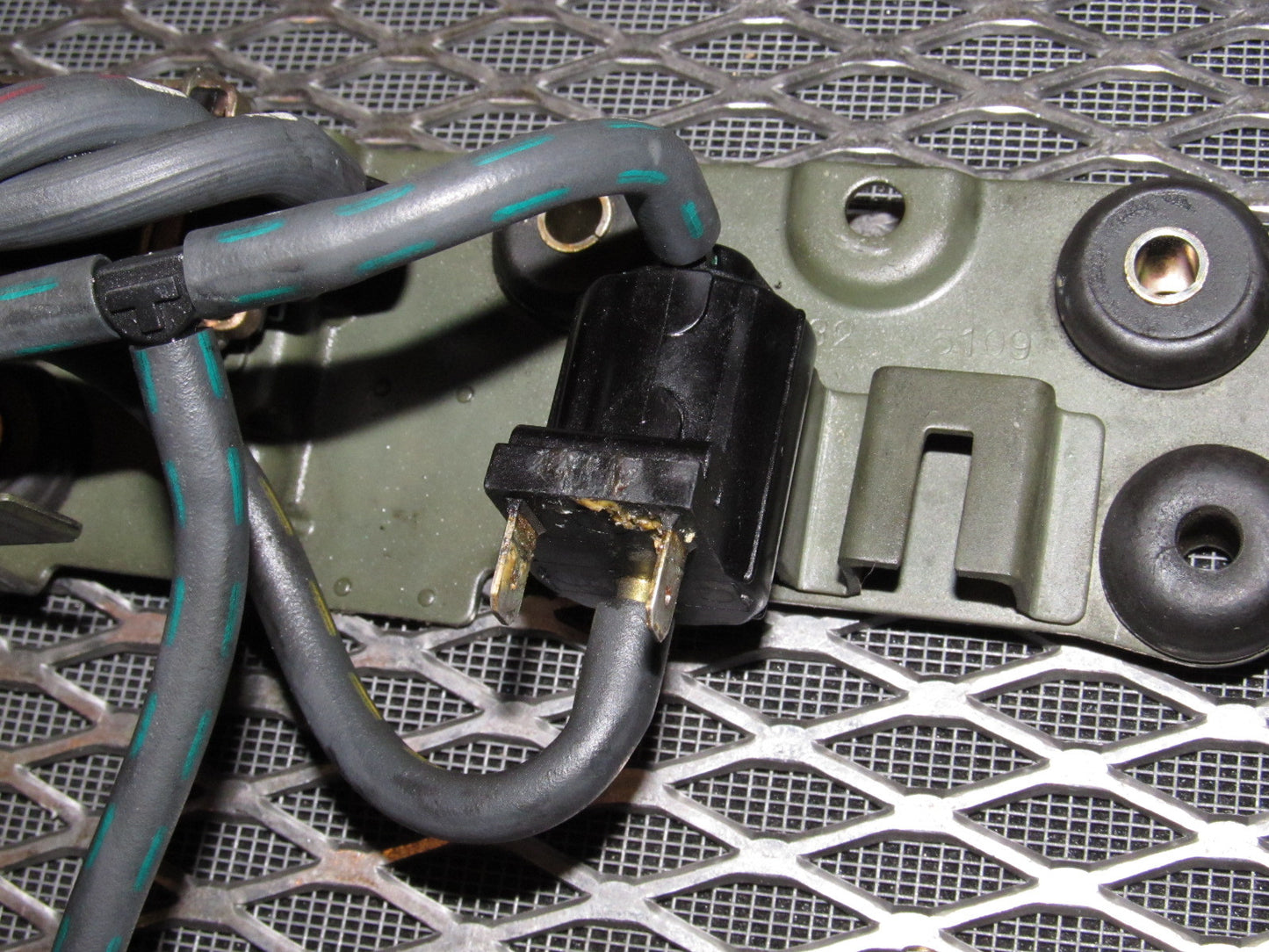 94 95 96 97 Mitsubishi 3000GT OEM VSV Vacuum Valve Assembly