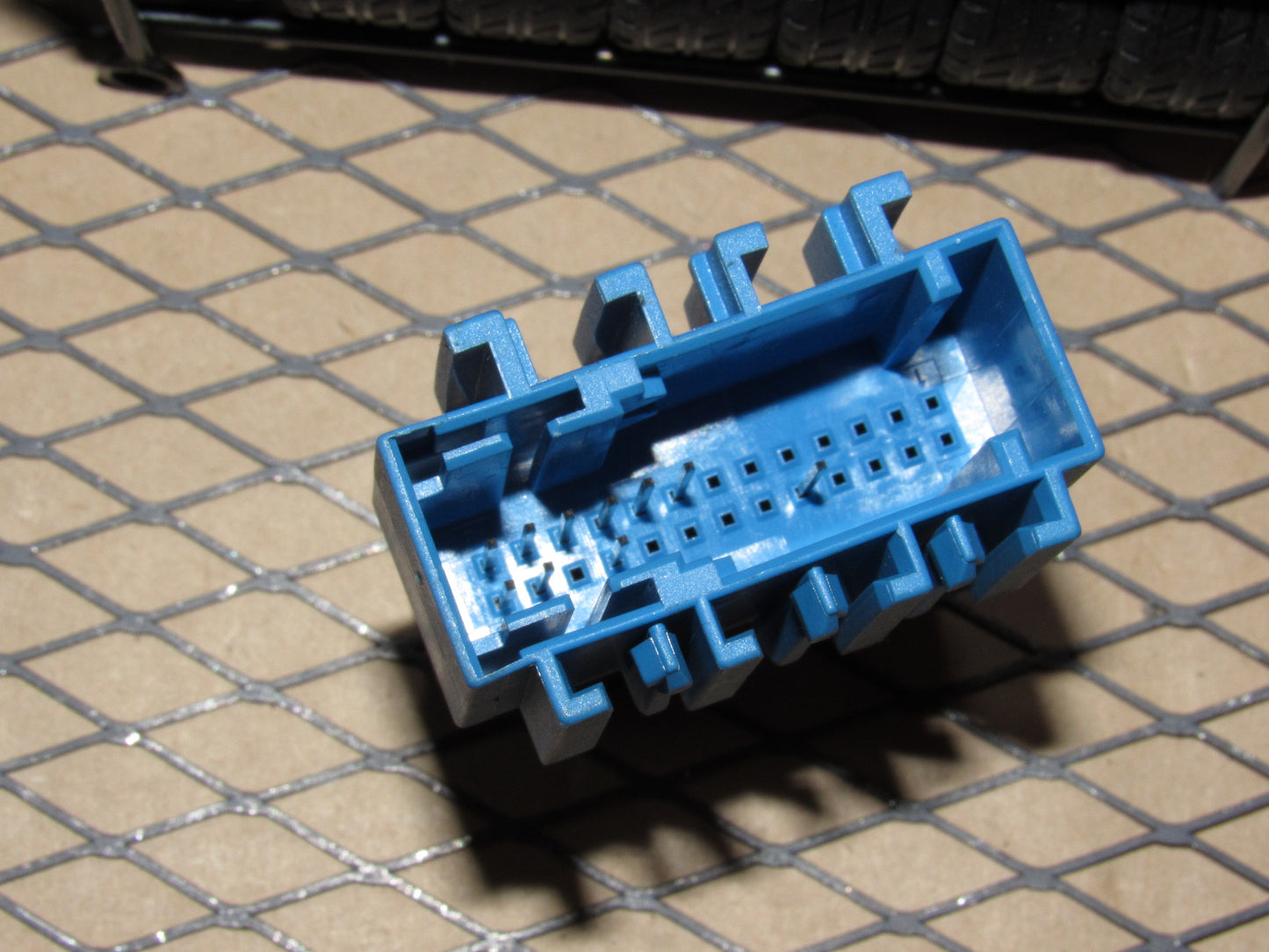 99 00 BMW 323i OEM Bluetooth Voice Amp Connector