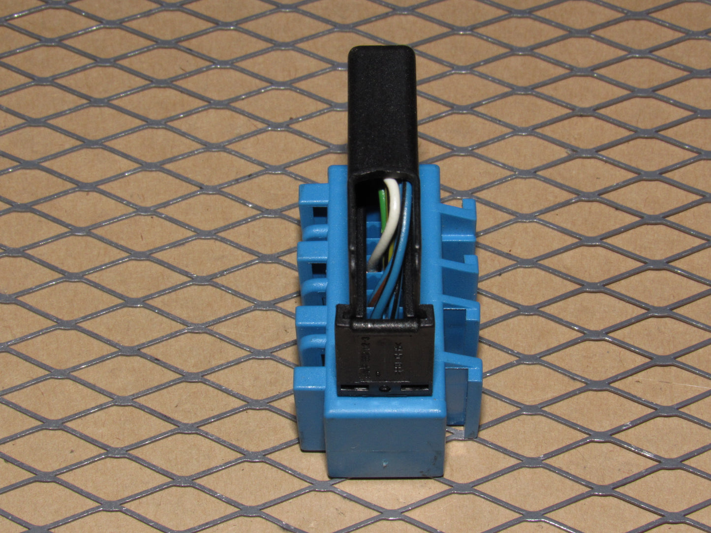 99 00 BMW 323i OEM Bluetooth Voice Amp Connector