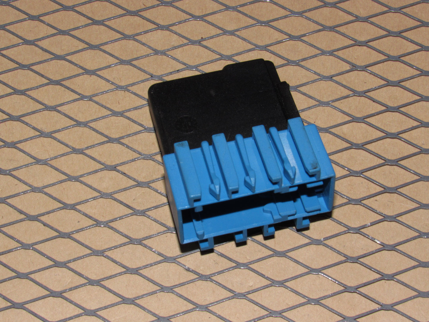 99 00 BMW 323i OEM Bluetooth Voice Amp Connector