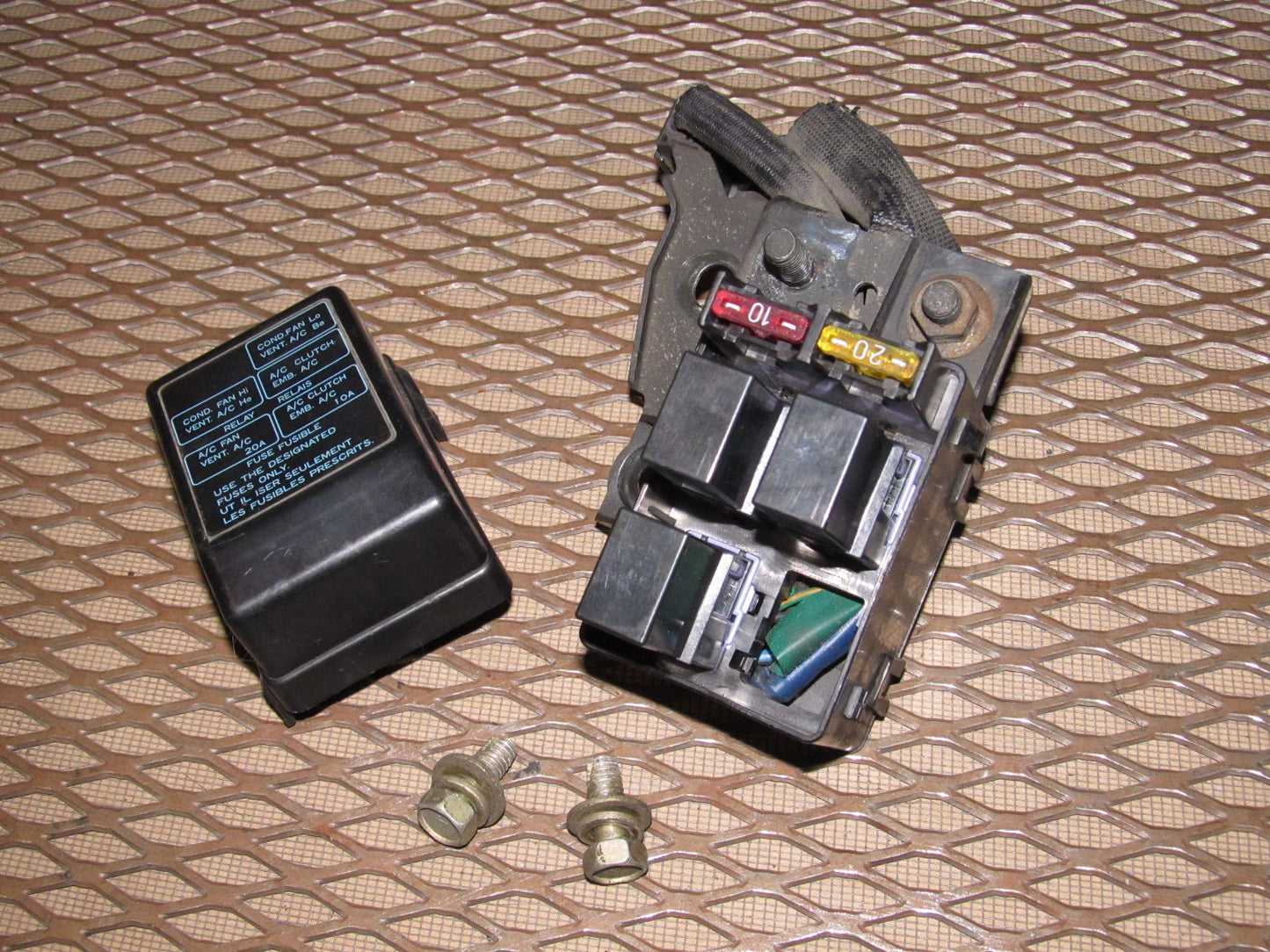 94 95 96 97 Mitsubishi 3000GT OEM A/C Relay Fuse Box