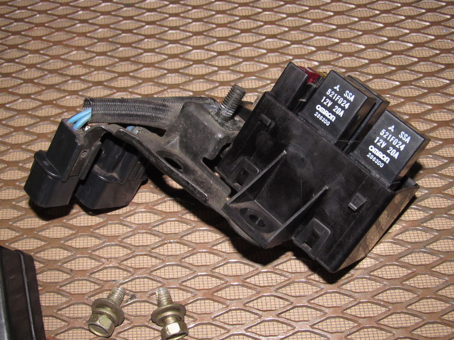 94 95 96 97 Mitsubishi 3000GT OEM A/C Relay Fuse Box