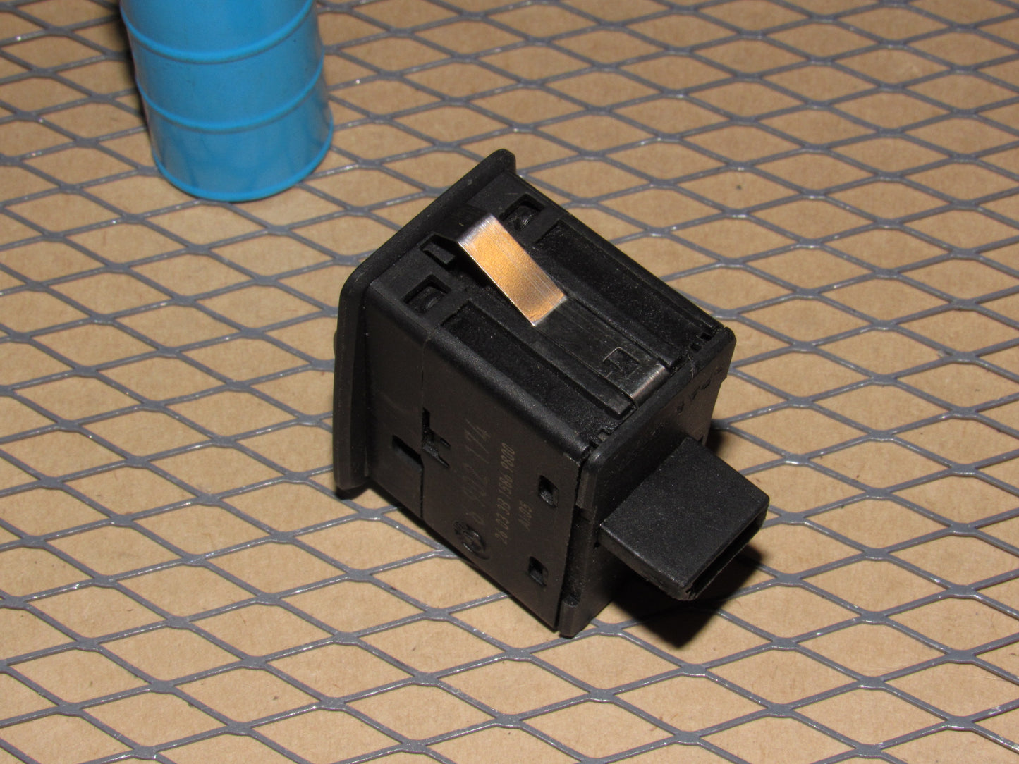 99 00 BMW 323i OEM Rear Window Switch