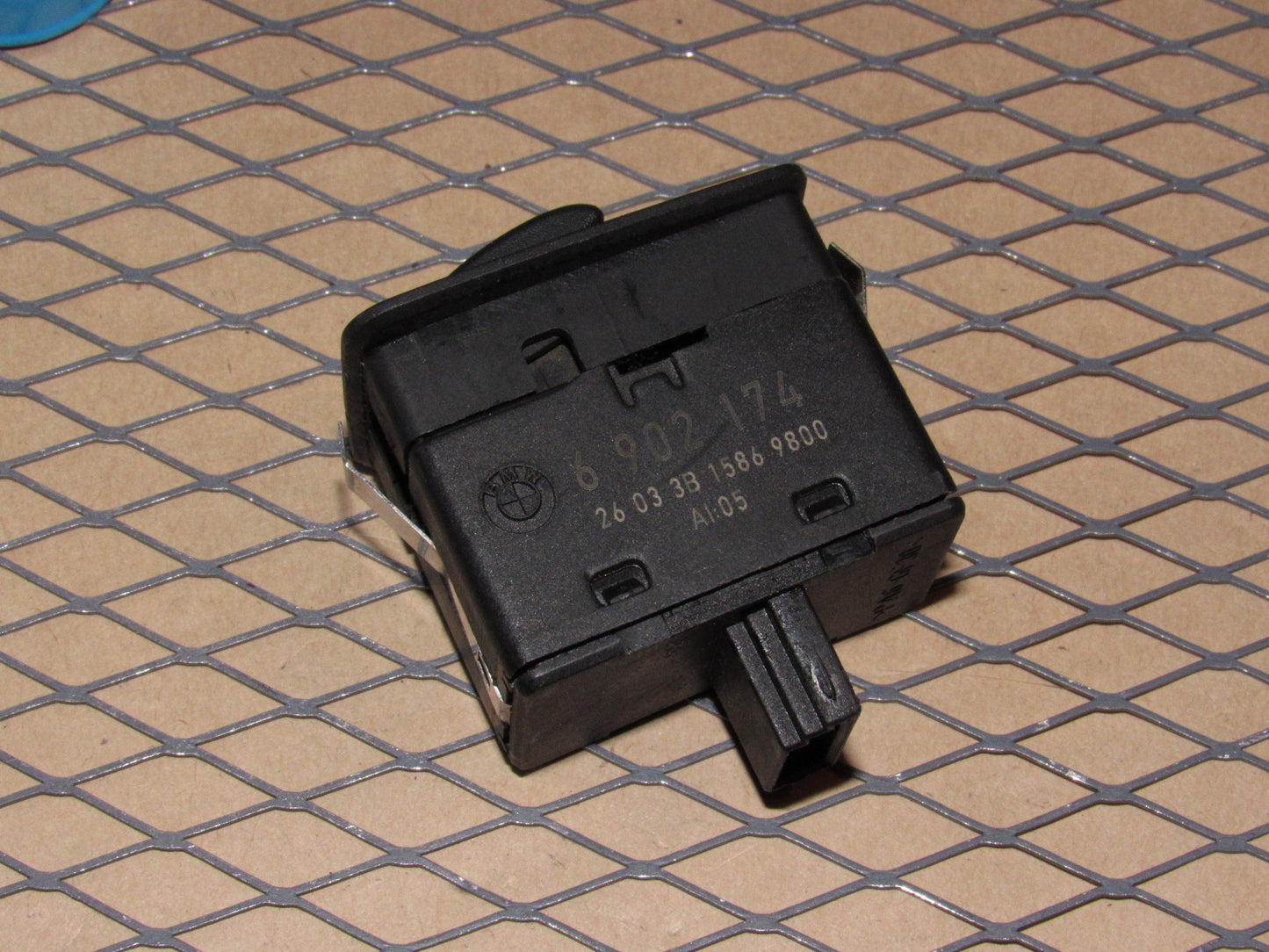 99 00 BMW 323i OEM Rear Window Switch
