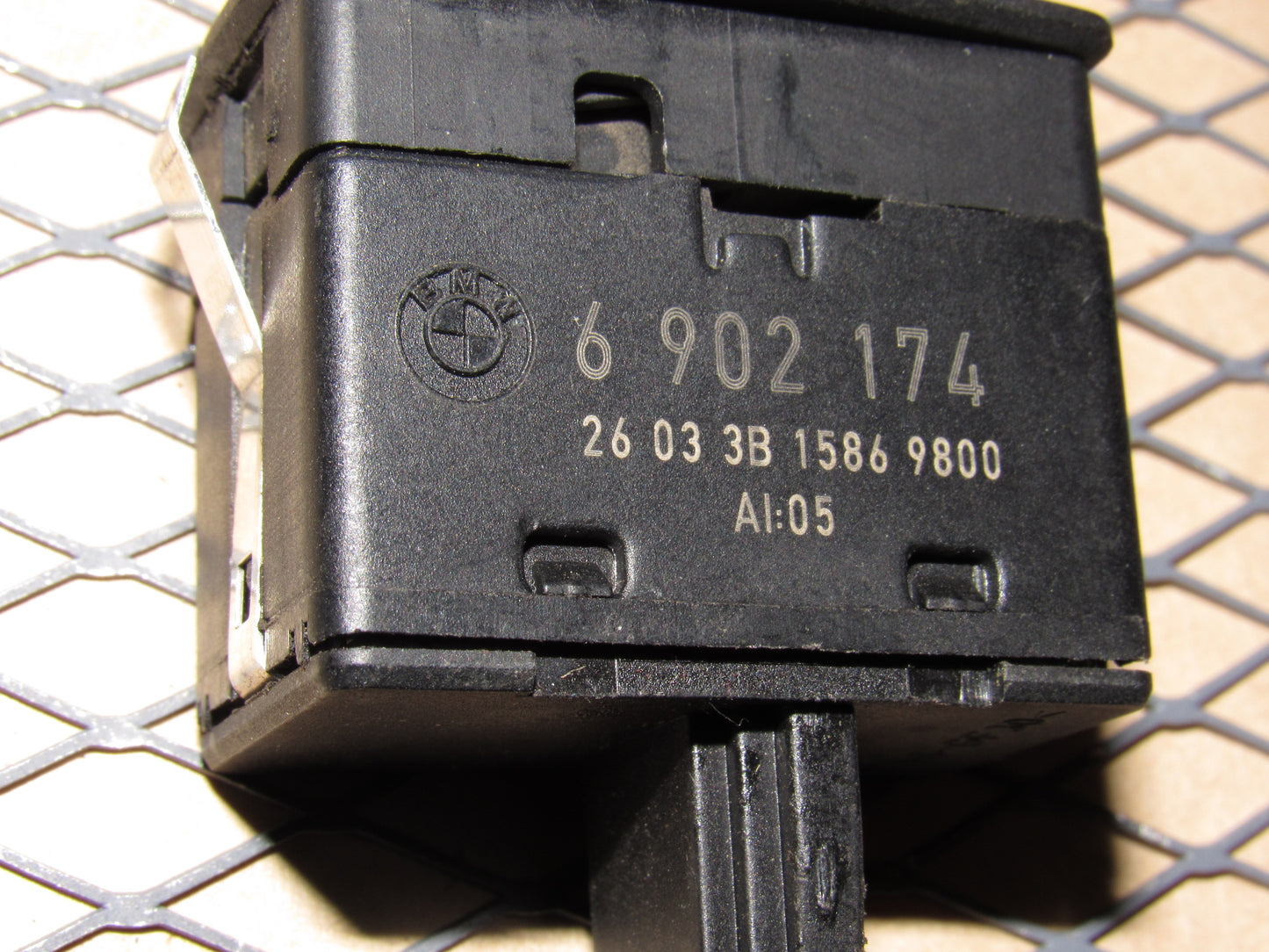 99 00 BMW 323i OEM Rear Window Switch