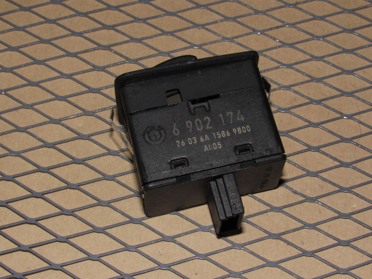 01 02 03 04 05 BMW 325i OEM Rear Window Switch