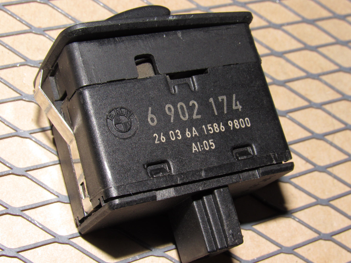 01 02 03 04 05 BMW 325i OEM Rear Window Switch