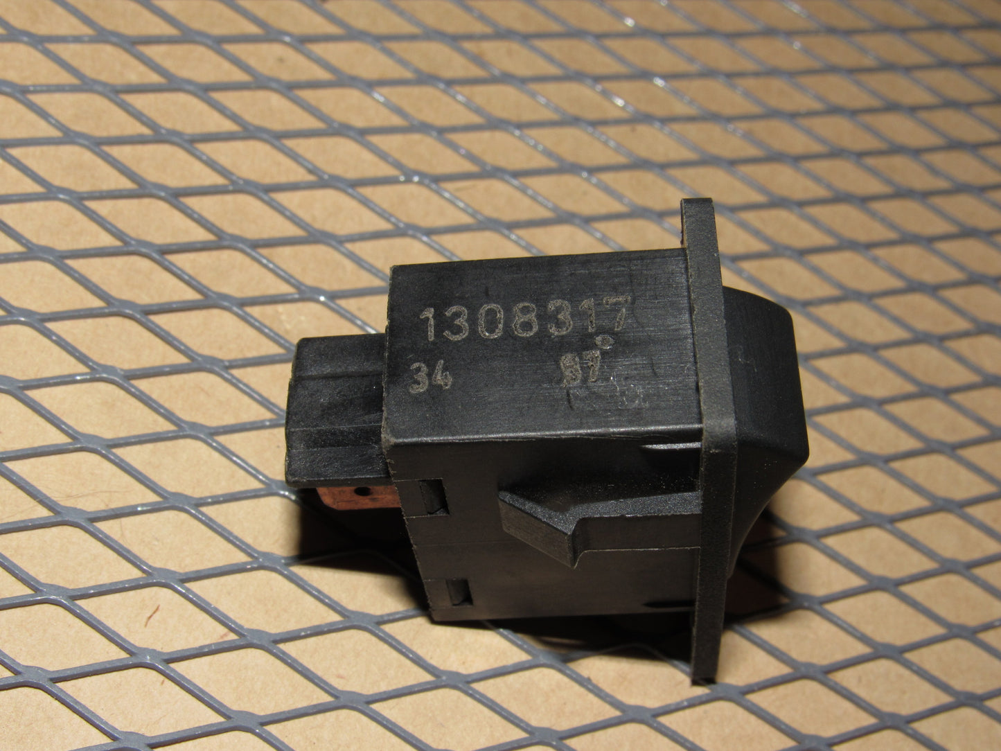 85 86 87 Volvo 760 OEM Power Antenna Switch
