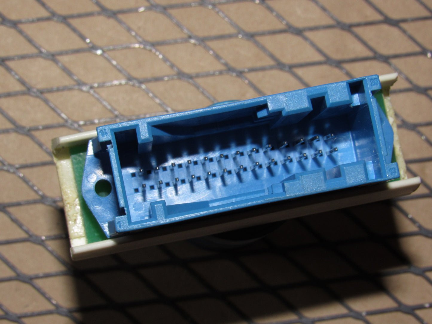 01 02 03 04 05 BMW 325i OEM Bluetooth Voice Amp Connector