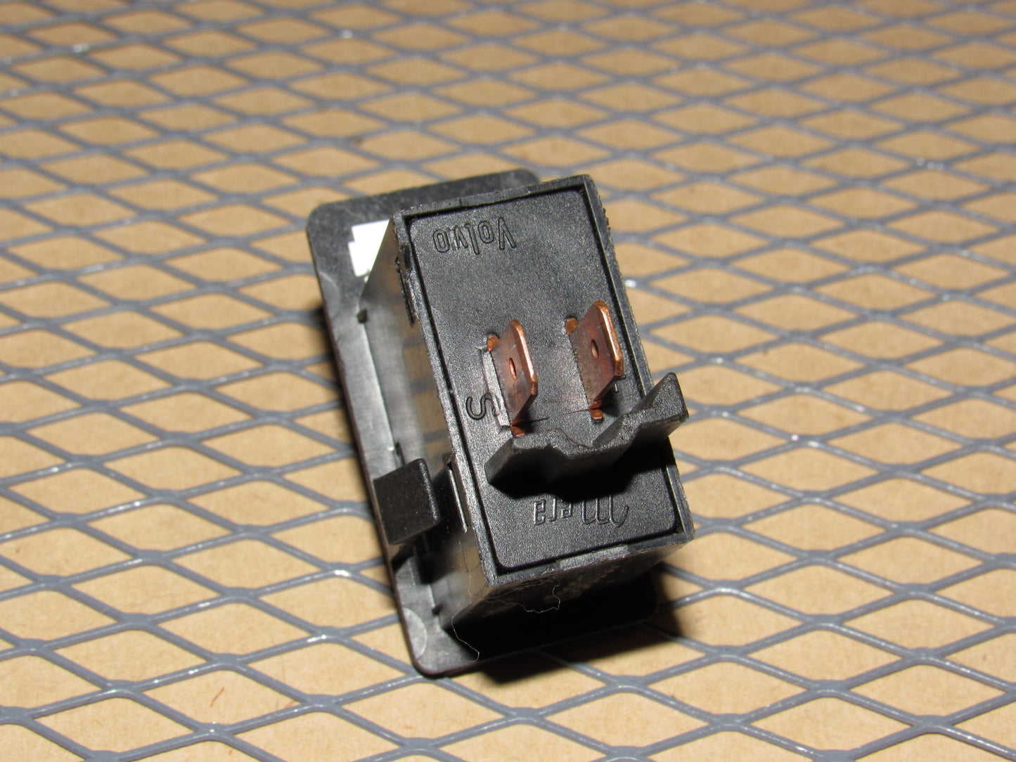 85 86 87 Volvo 760 OEM Power Antenna Switch