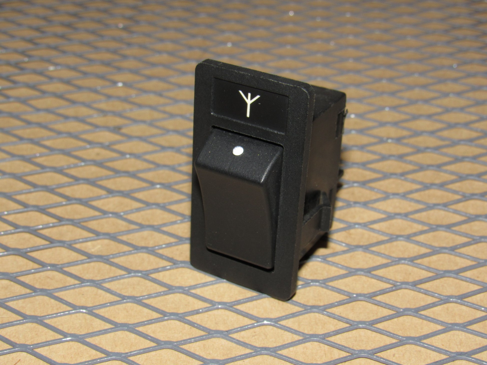 85 86 87 Volvo 760 OEM Power Antenna Switch