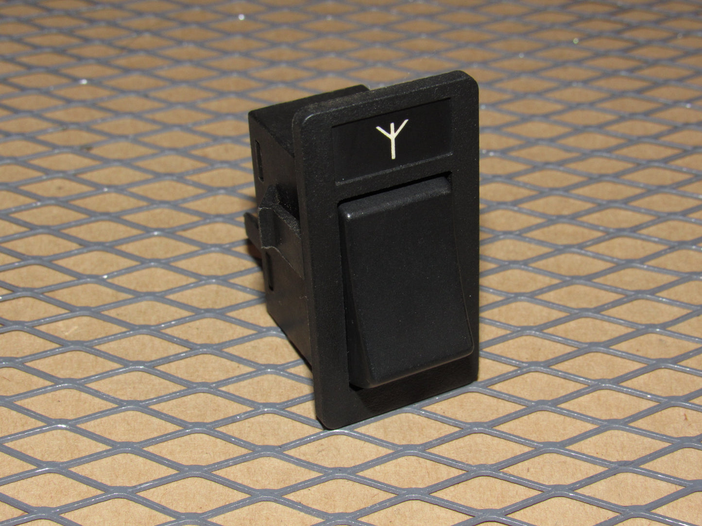 85 86 87 Volvo 760 OEM Power Antenna Switch