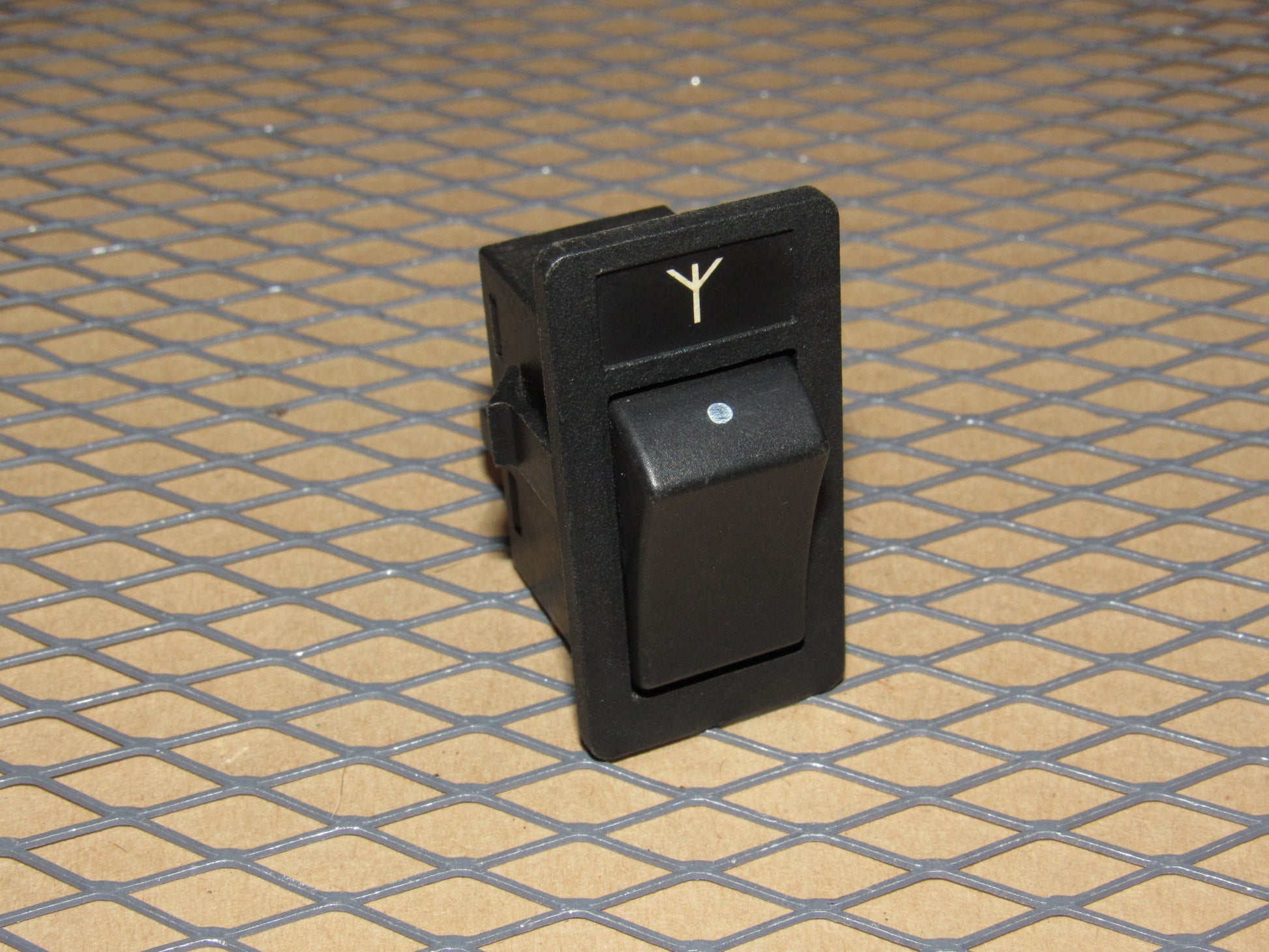 85 86 87 88 89 90 Volvo 740 OEM Power Antenna Switch