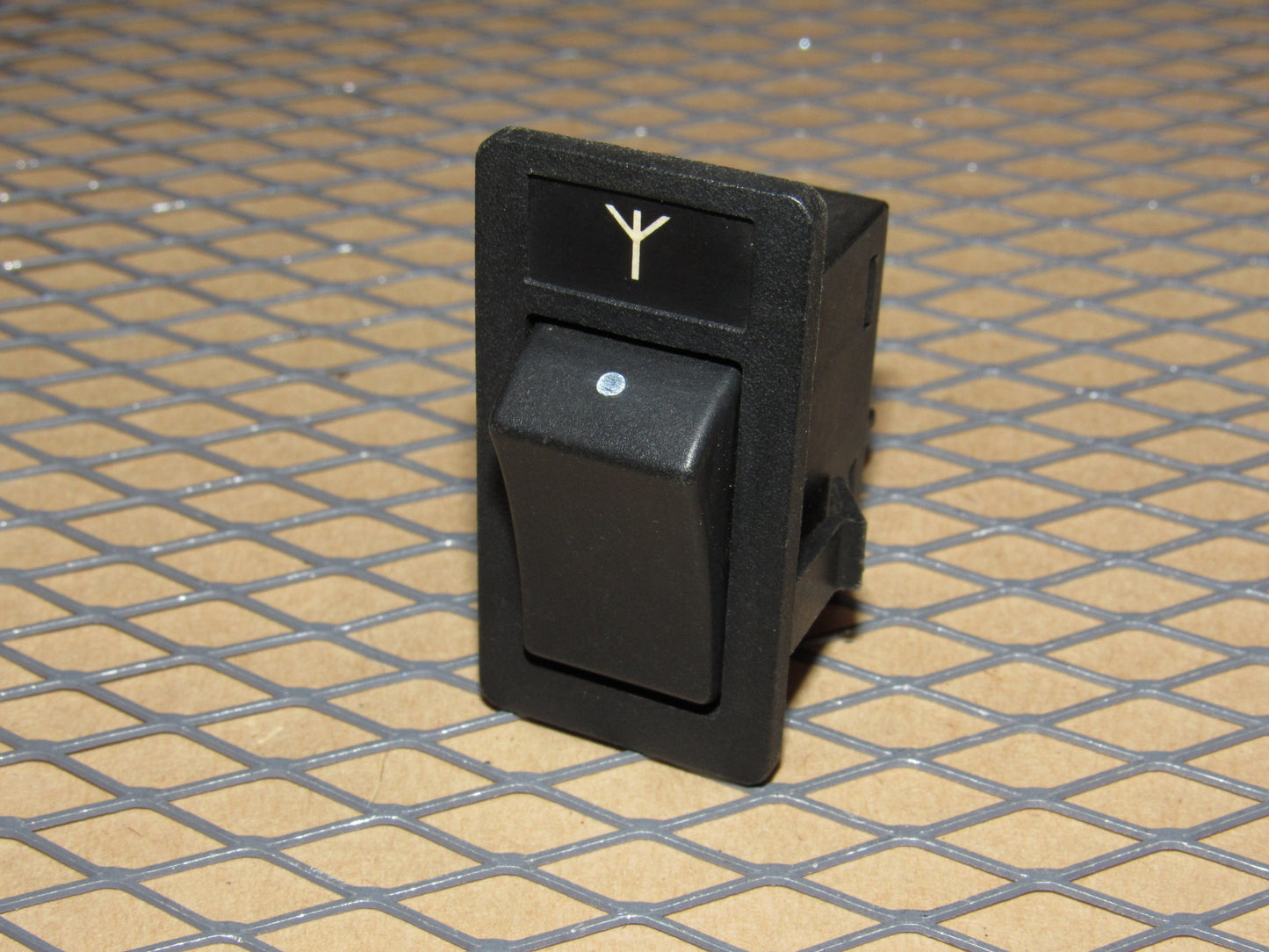 85 86 87 88 89 90 Volvo 740 OEM Power Antenna Switch