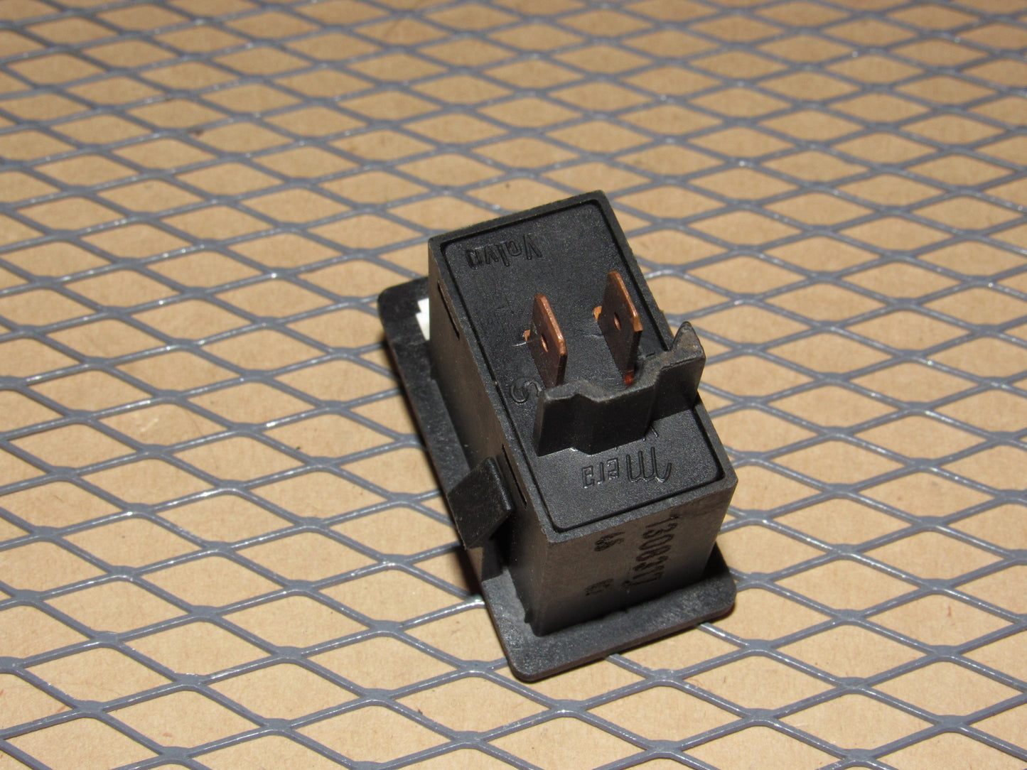 85 86 87 88 89 90 Volvo 740 OEM Power Antenna Switch