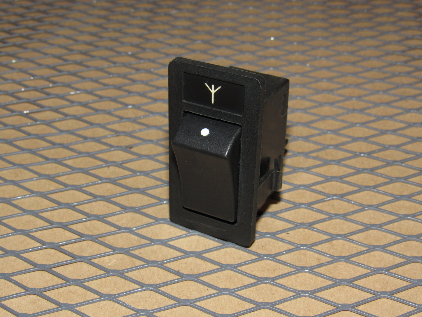 85 86 87 88 89 90 Volvo 740 OEM Power Antenna Switch