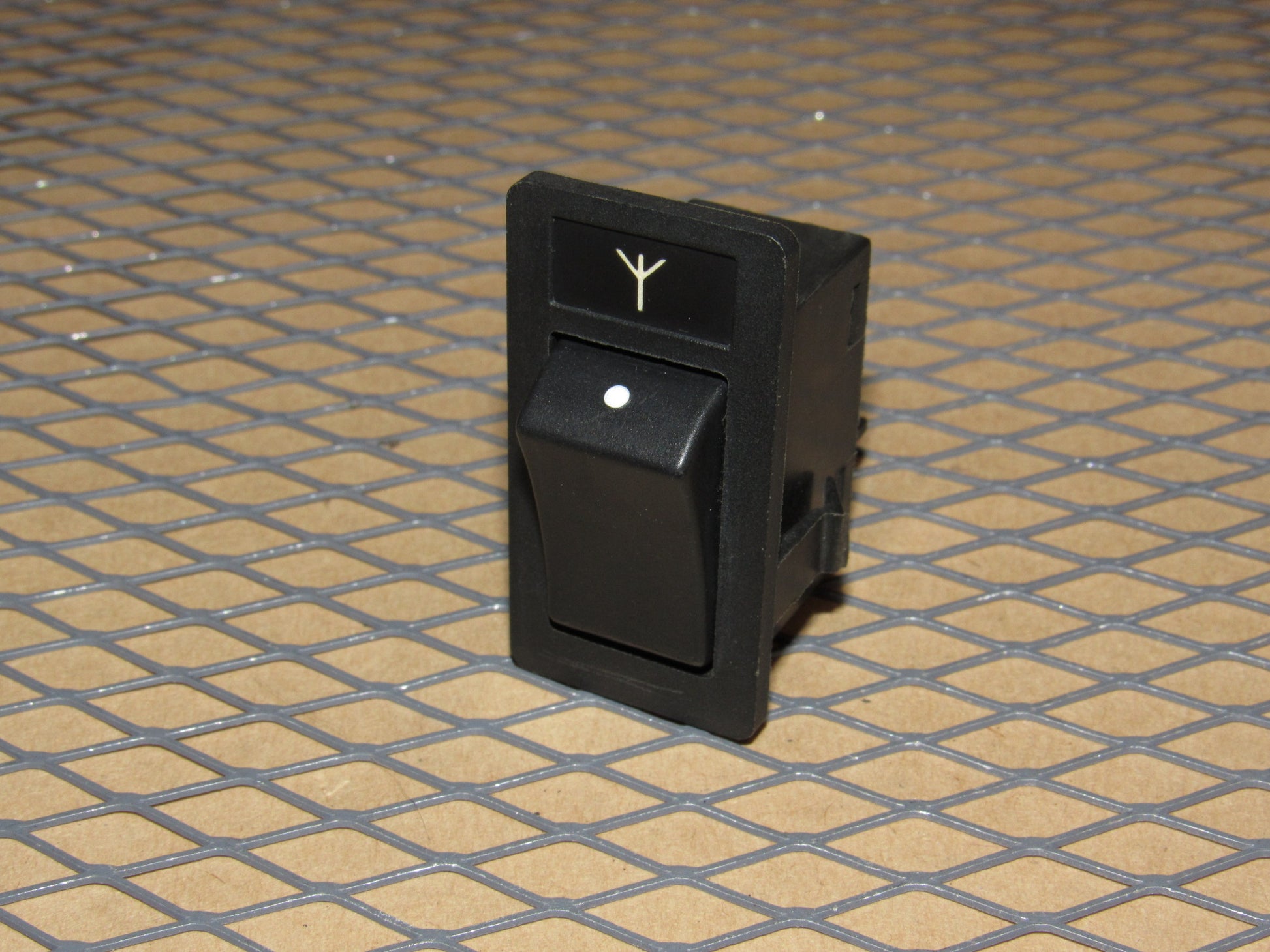 85 86 87 88 89 90 Volvo 740 OEM Power Antenna Switch