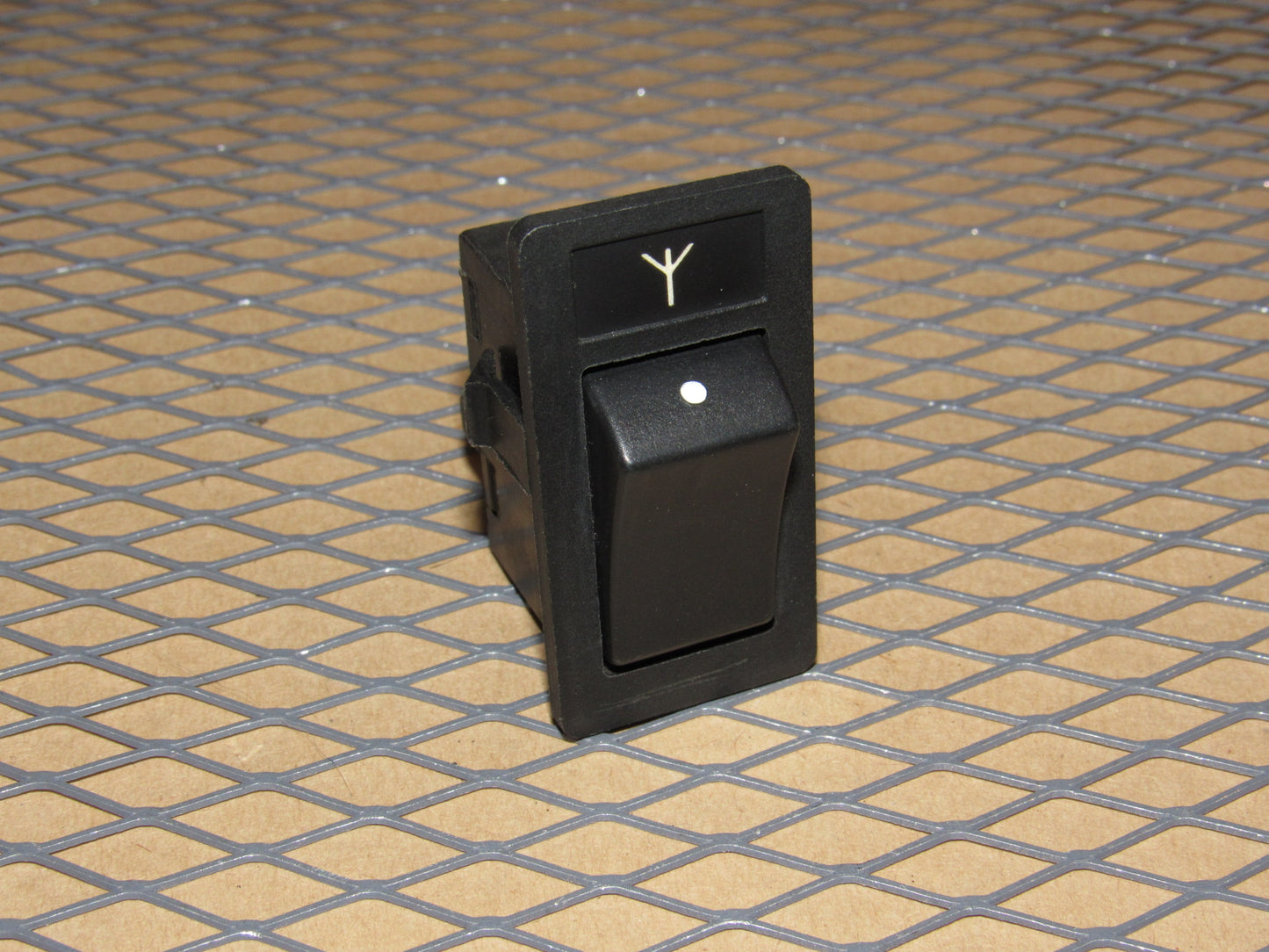 85 86 87 88 89 90 Volvo 740 OEM Power Antenna Switch