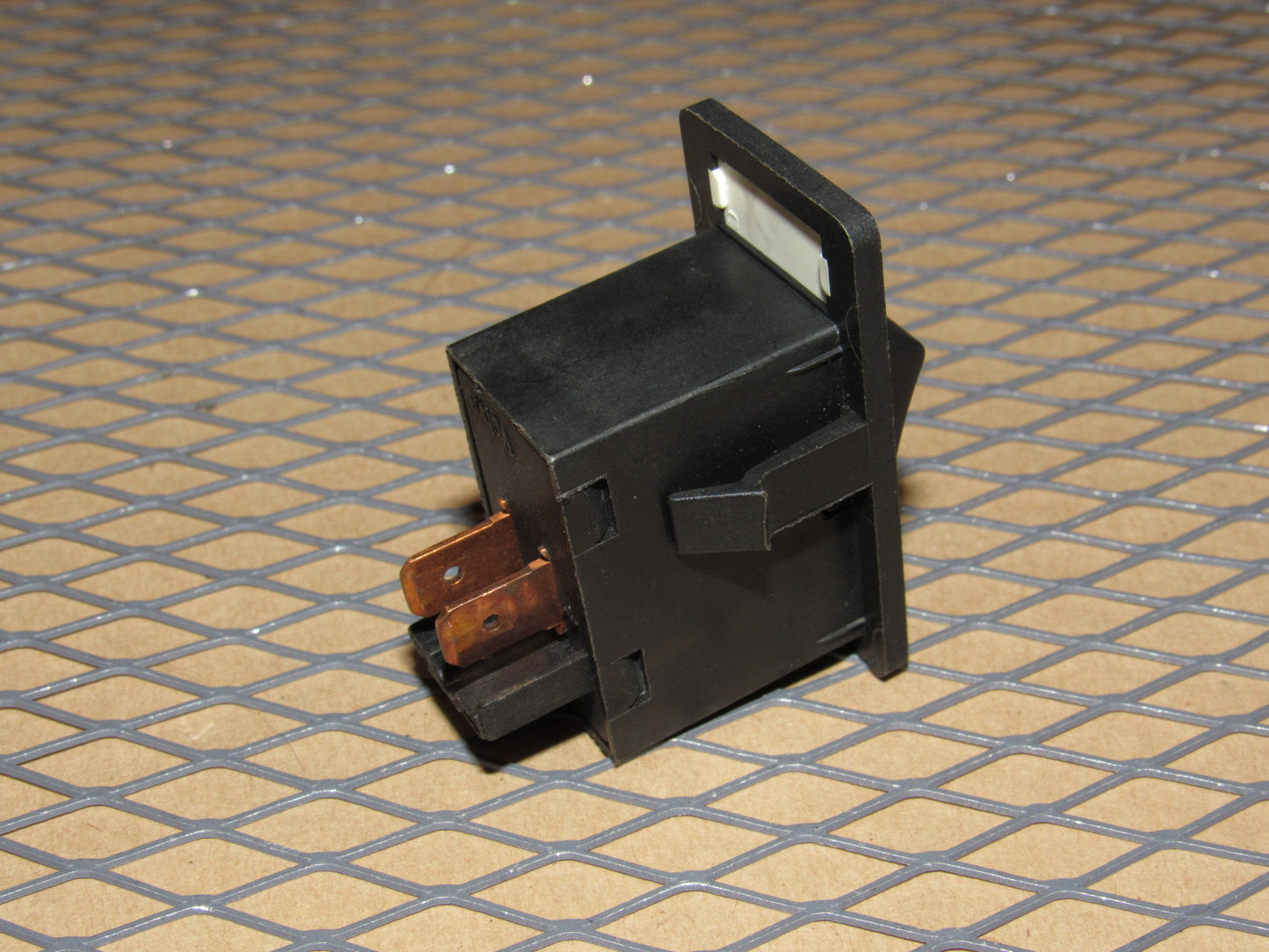 85 86 87 88 89 90 Volvo 740 OEM Power Antenna Switch