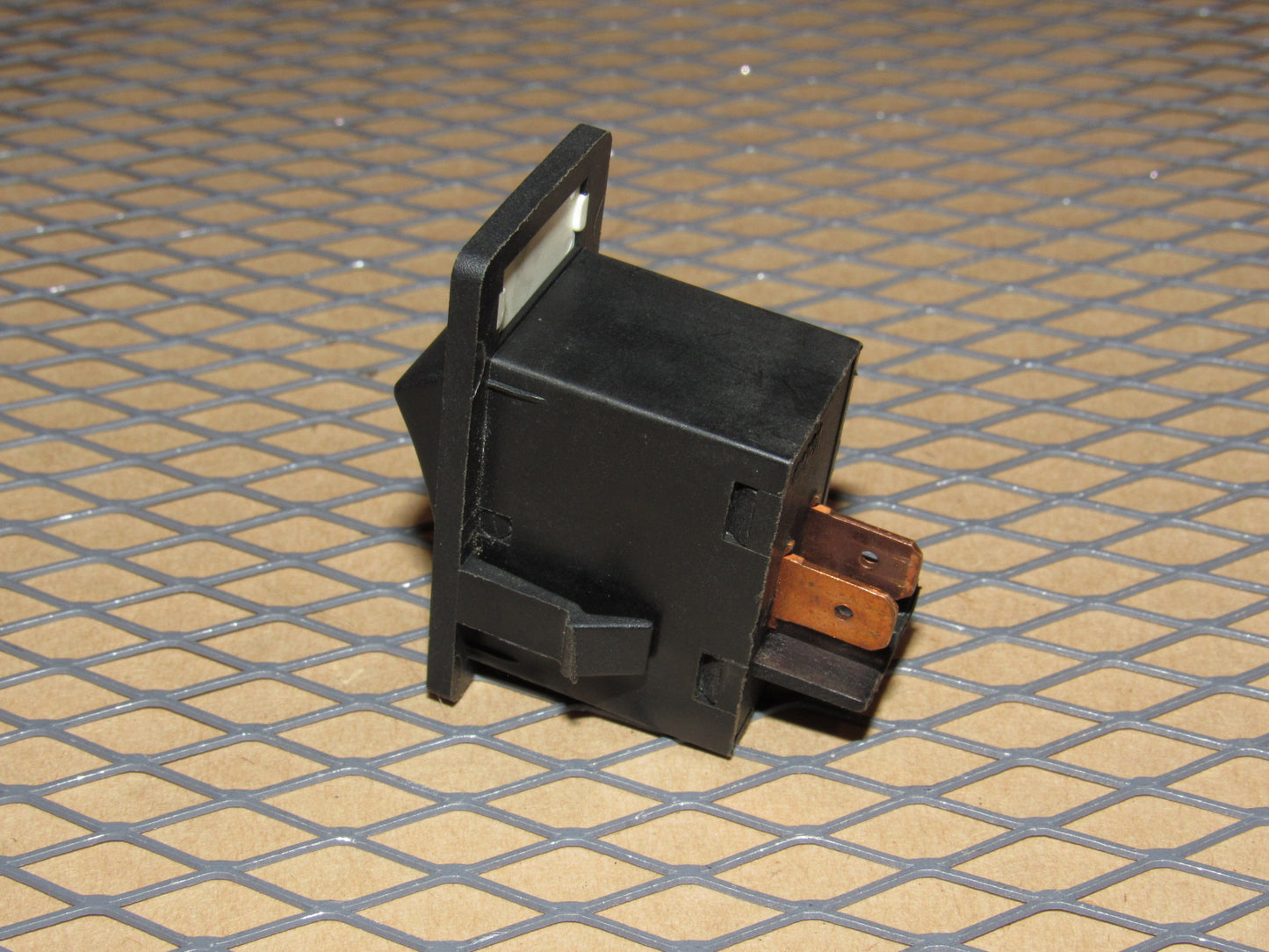 85 86 87 88 89 90 Volvo 740 OEM Power Antenna Switch