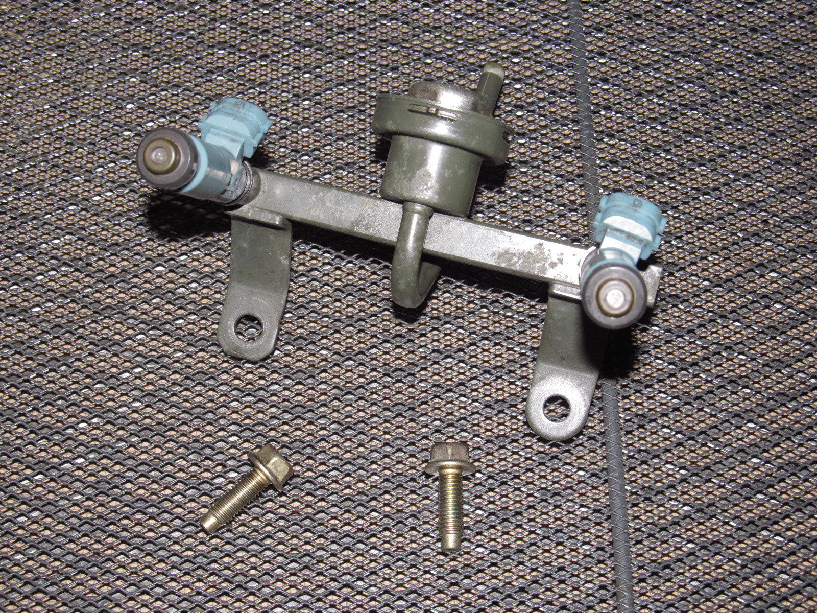 04 05 06 07 08 Mazda RX8 OEM Primary Fuel Injector & Rail - 4 Port