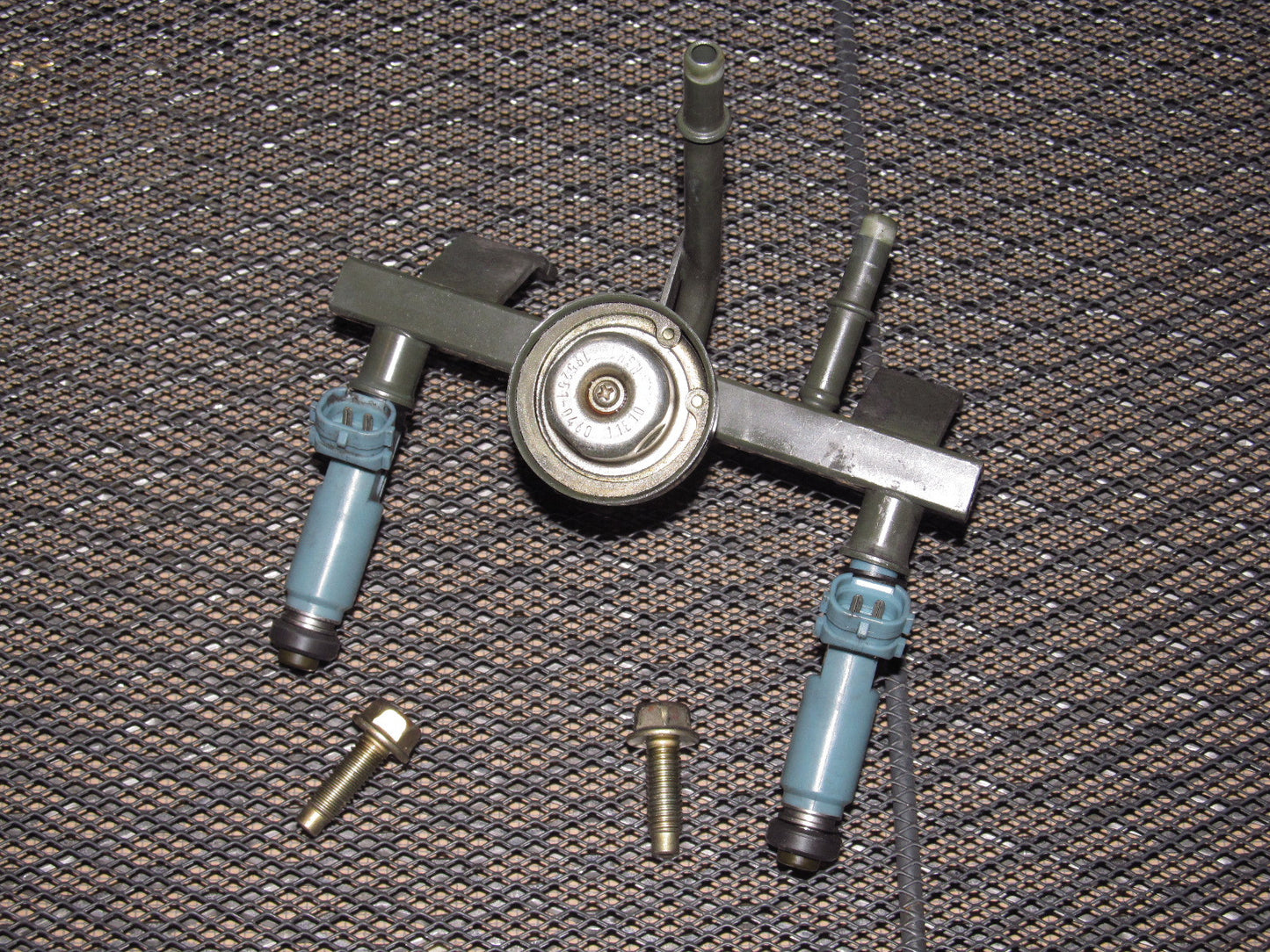 04 05 06 07 08 Mazda RX8 OEM Primary Fuel Injector & Rail - 4 Port