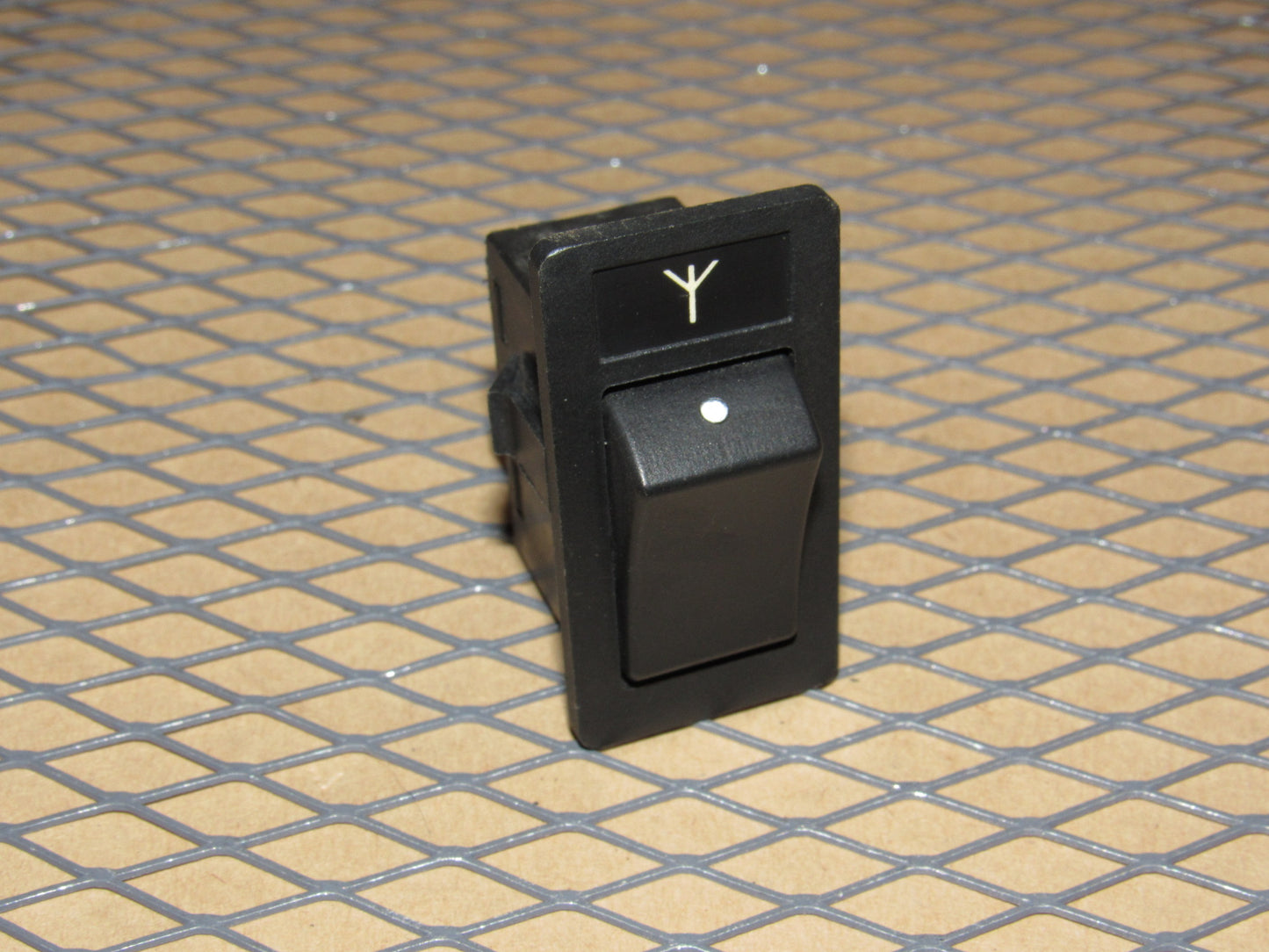 85 86 87 88 89 90 Volvo 740 OEM Power Antenna Switch