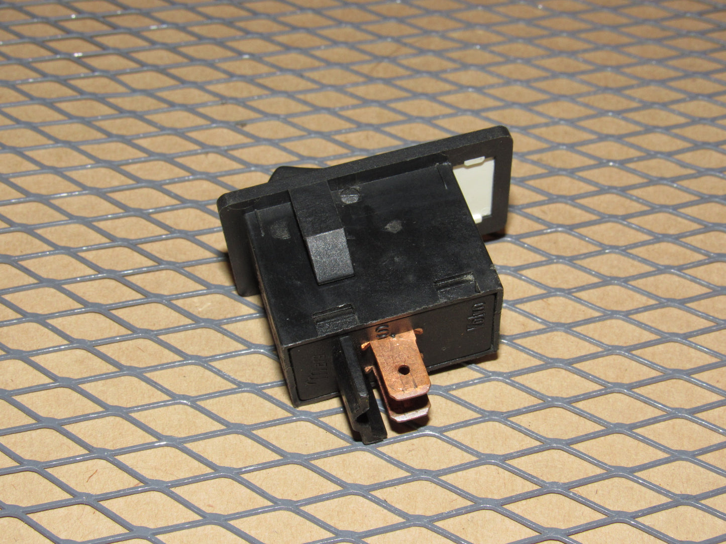 85 86 87 88 89 90 Volvo 740 OEM Power Antenna Switch