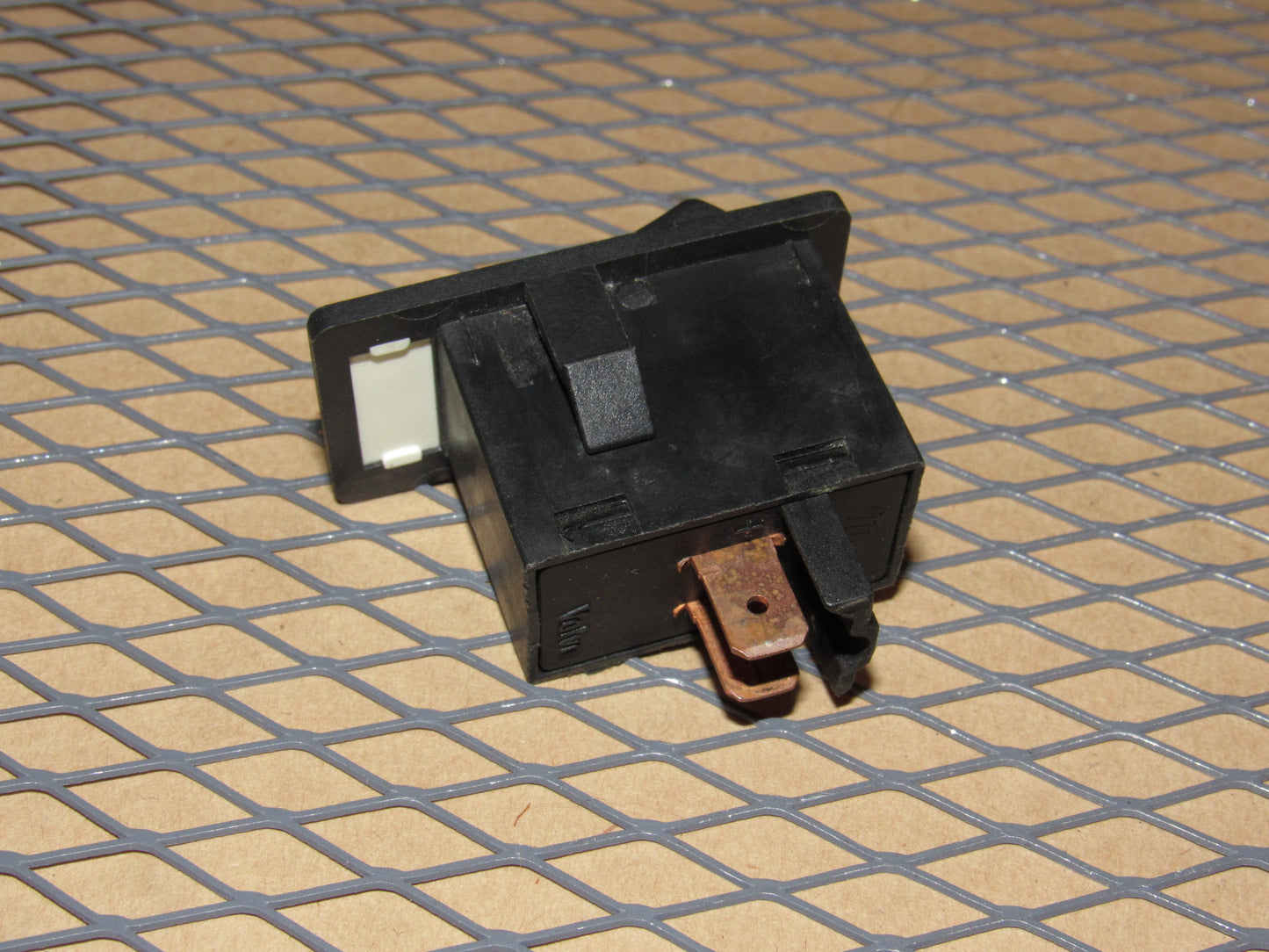 85 86 87 88 89 90 Volvo 740 OEM Power Antenna Switch