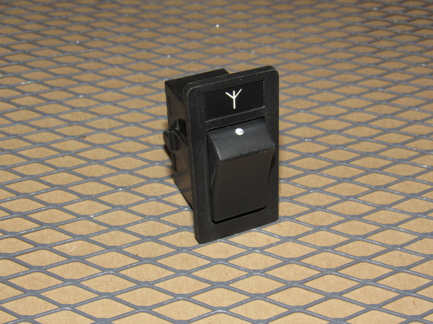 85 86 87 88 89 90 Volvo 740 OEM Power Antenna Switch