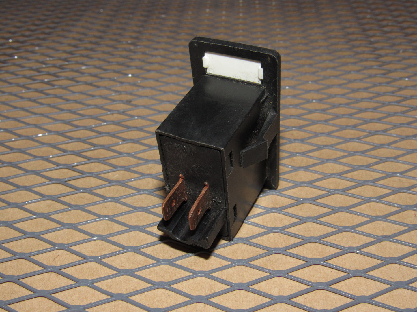 85 86 87 88 89 90 Volvo 740 OEM Power Antenna Switch
