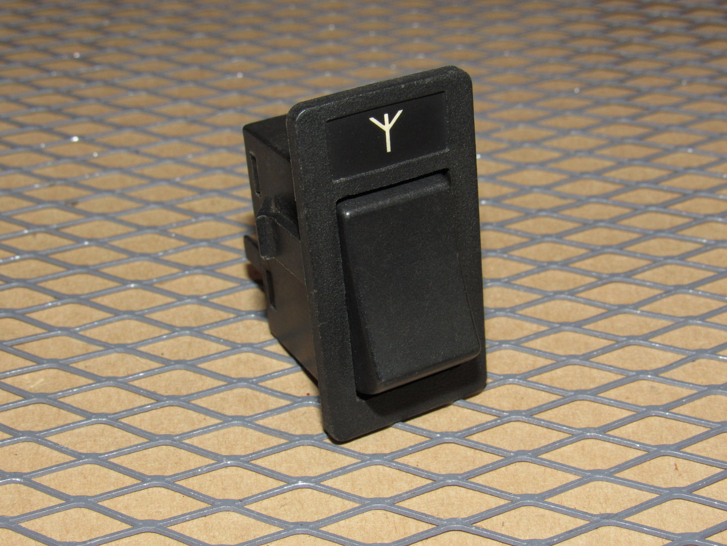 85 86 87 88 89 90 Volvo 740 OEM Power Antenna Switch