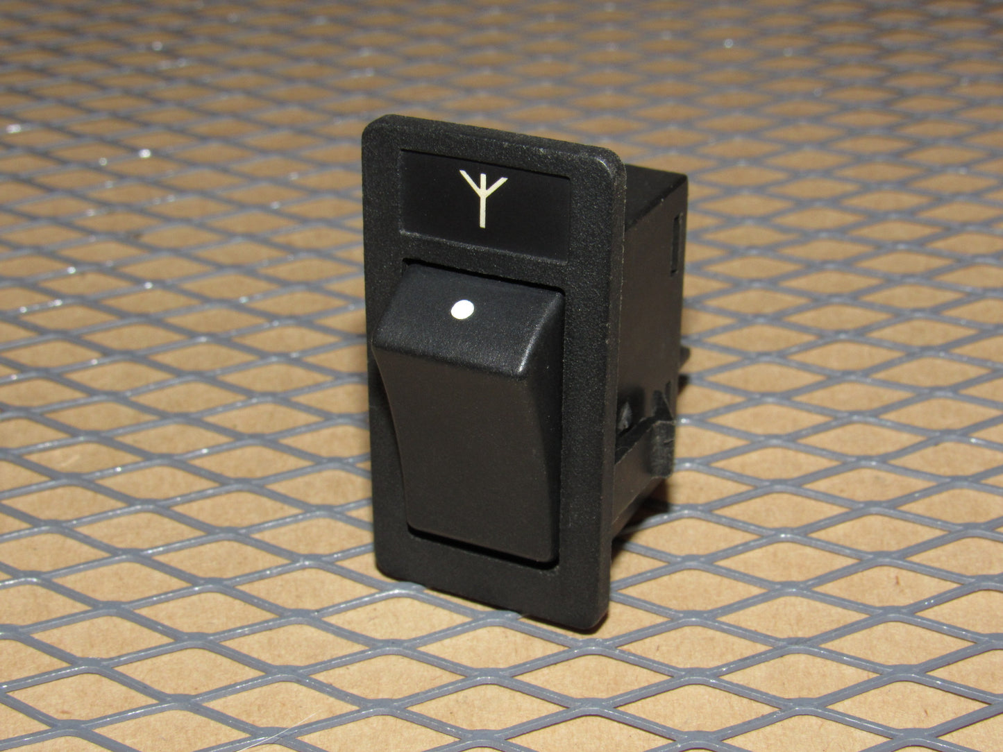 85 86 87 88 89 90 Volvo 740 OEM Power Antenna Switch